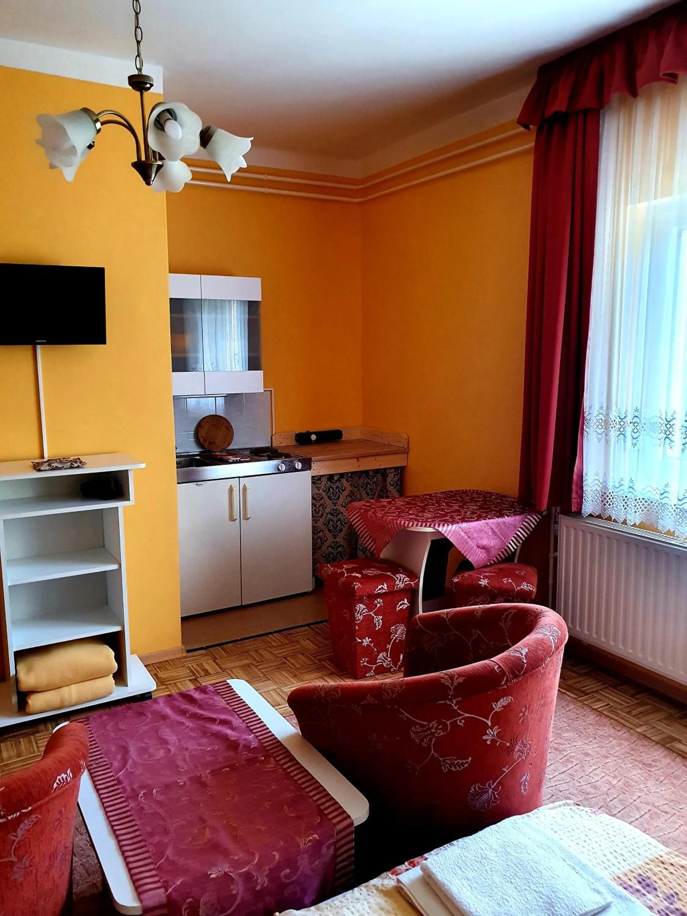 Photo of the whole room in Apart Júlia Villa