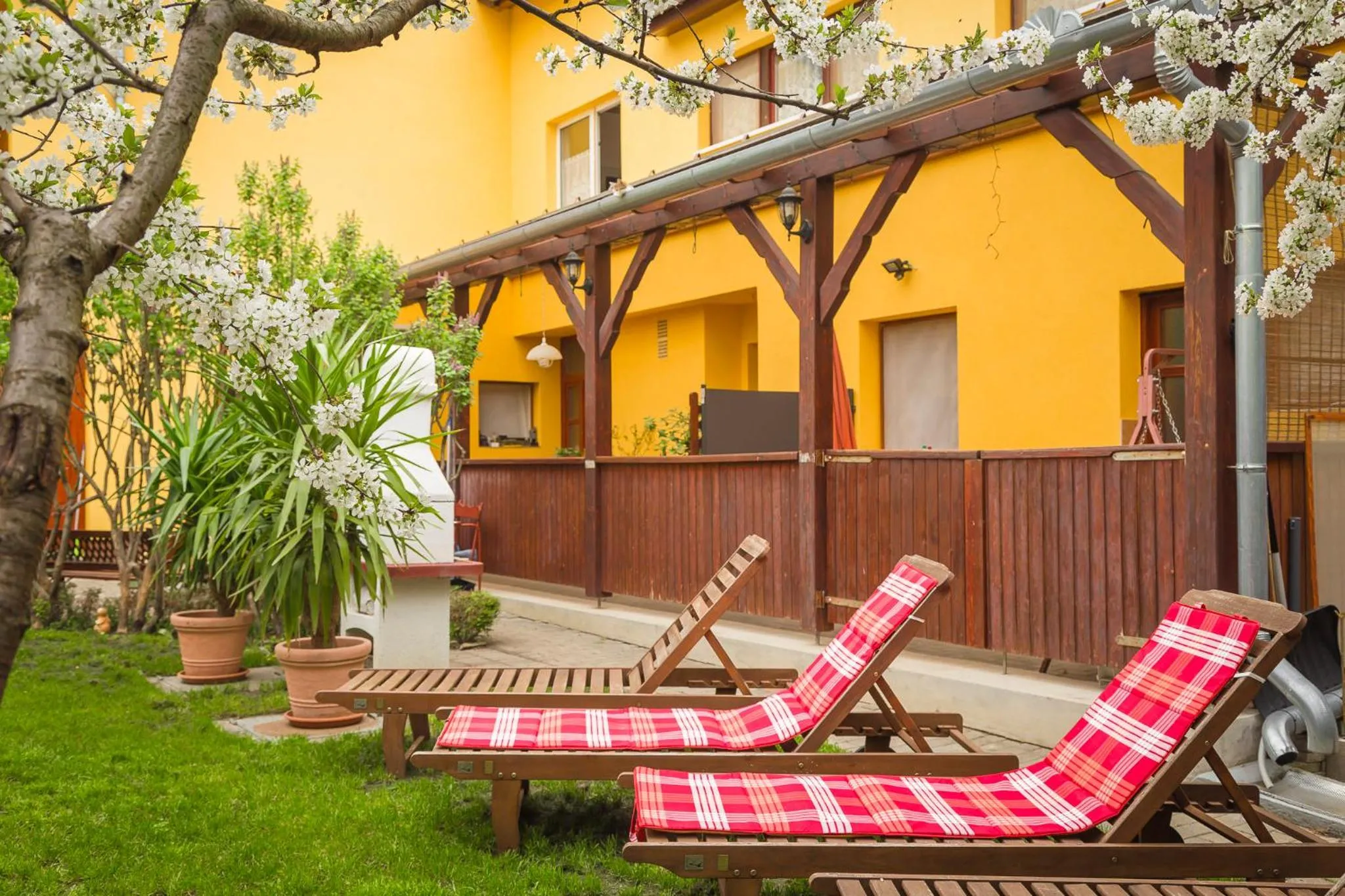 BBQ facilities in Apart Júlia Villa