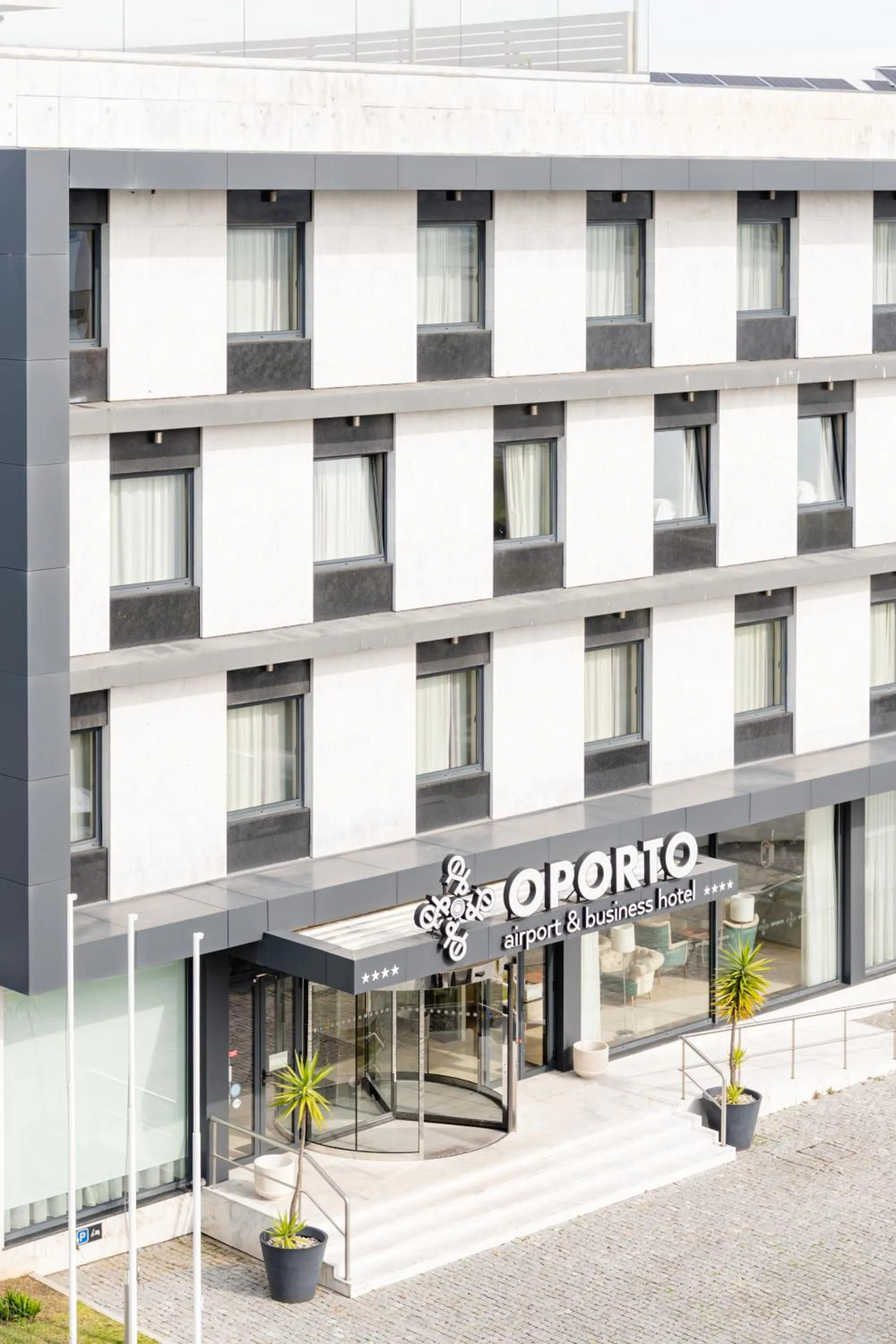 Property building in Oporto Airport & Business Hotel