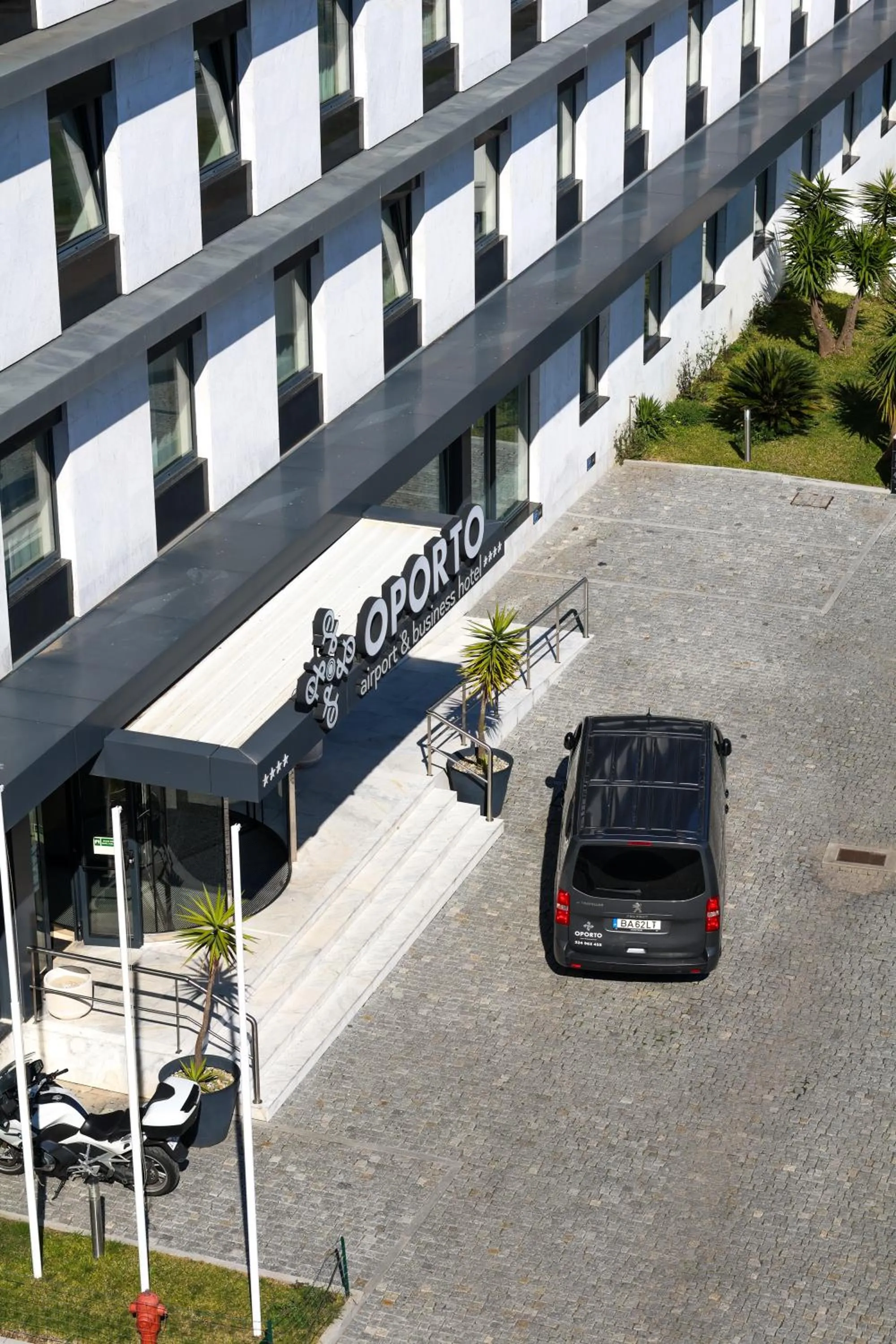Property building in Oporto Airport & Business Hotel