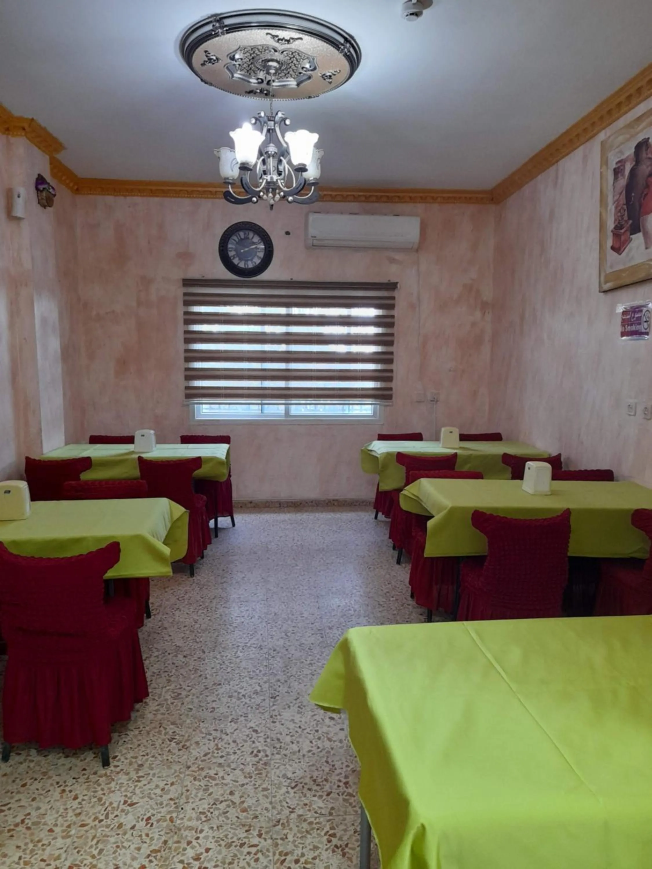 Restaurant/places to eat in Magtas Hotel