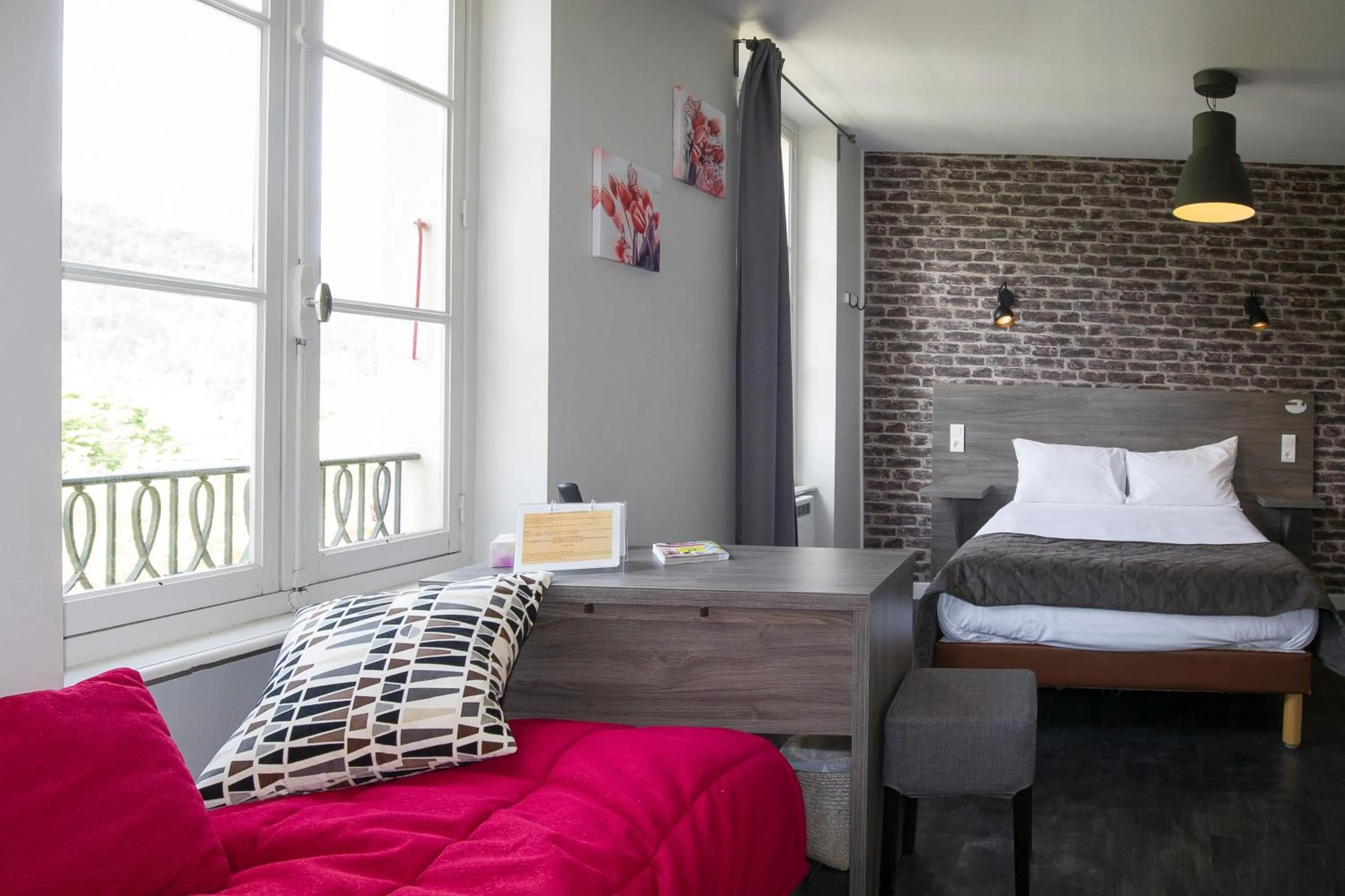Bed in Logis Hotel & Restaurant Le Carnot
