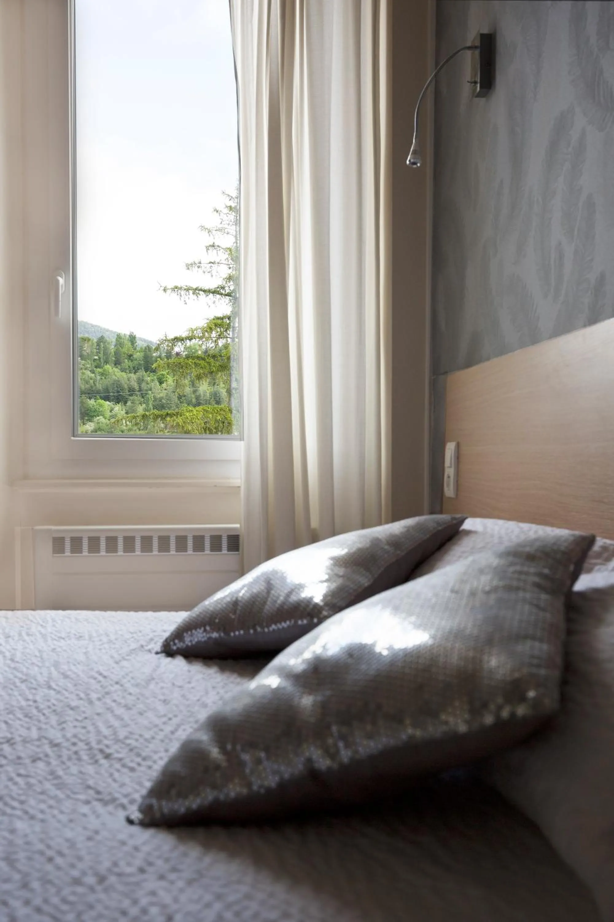 Bed in Logis Hotel & Restaurant Le Carnot