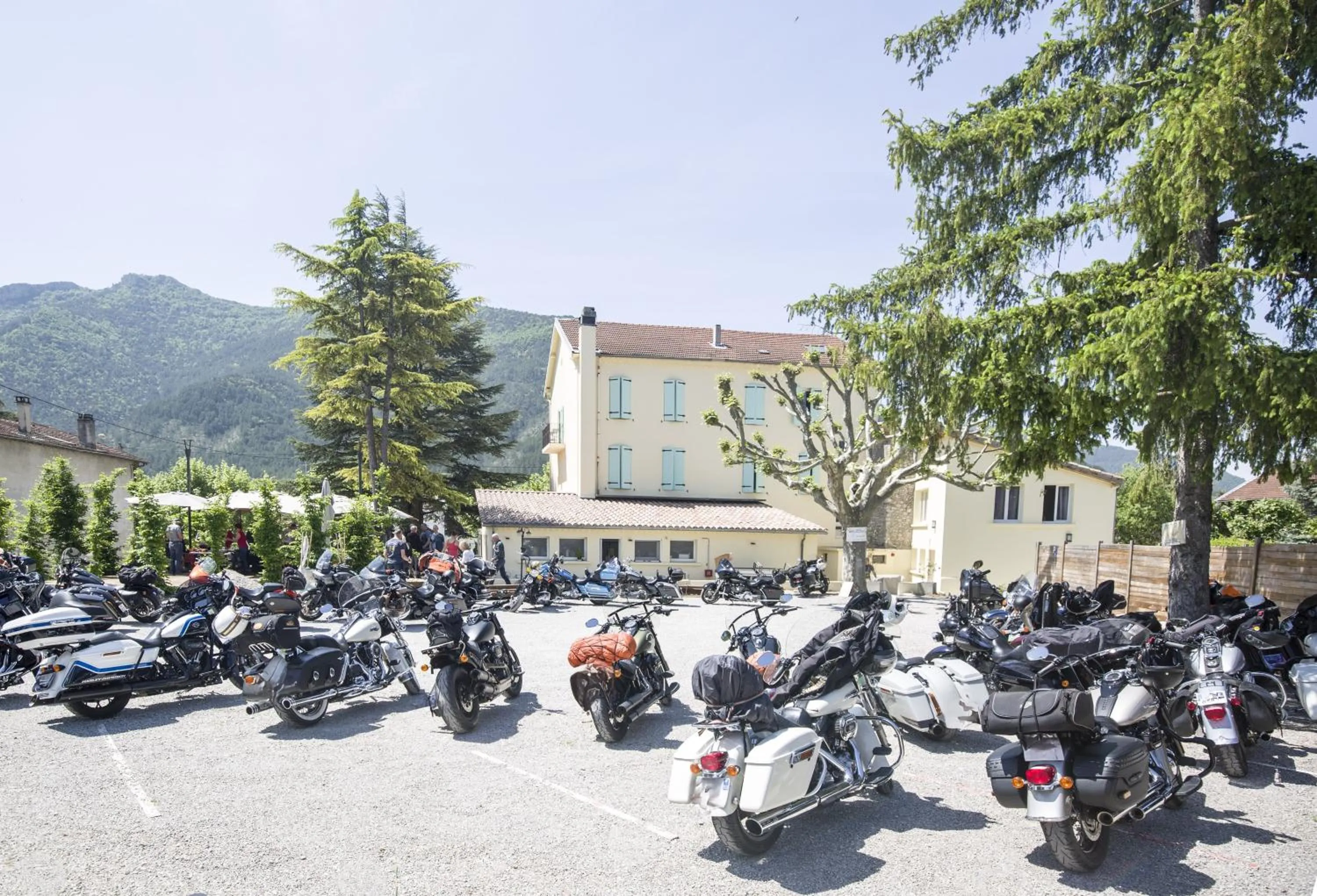 Parking in Logis Hotel & Restaurant Le Carnot