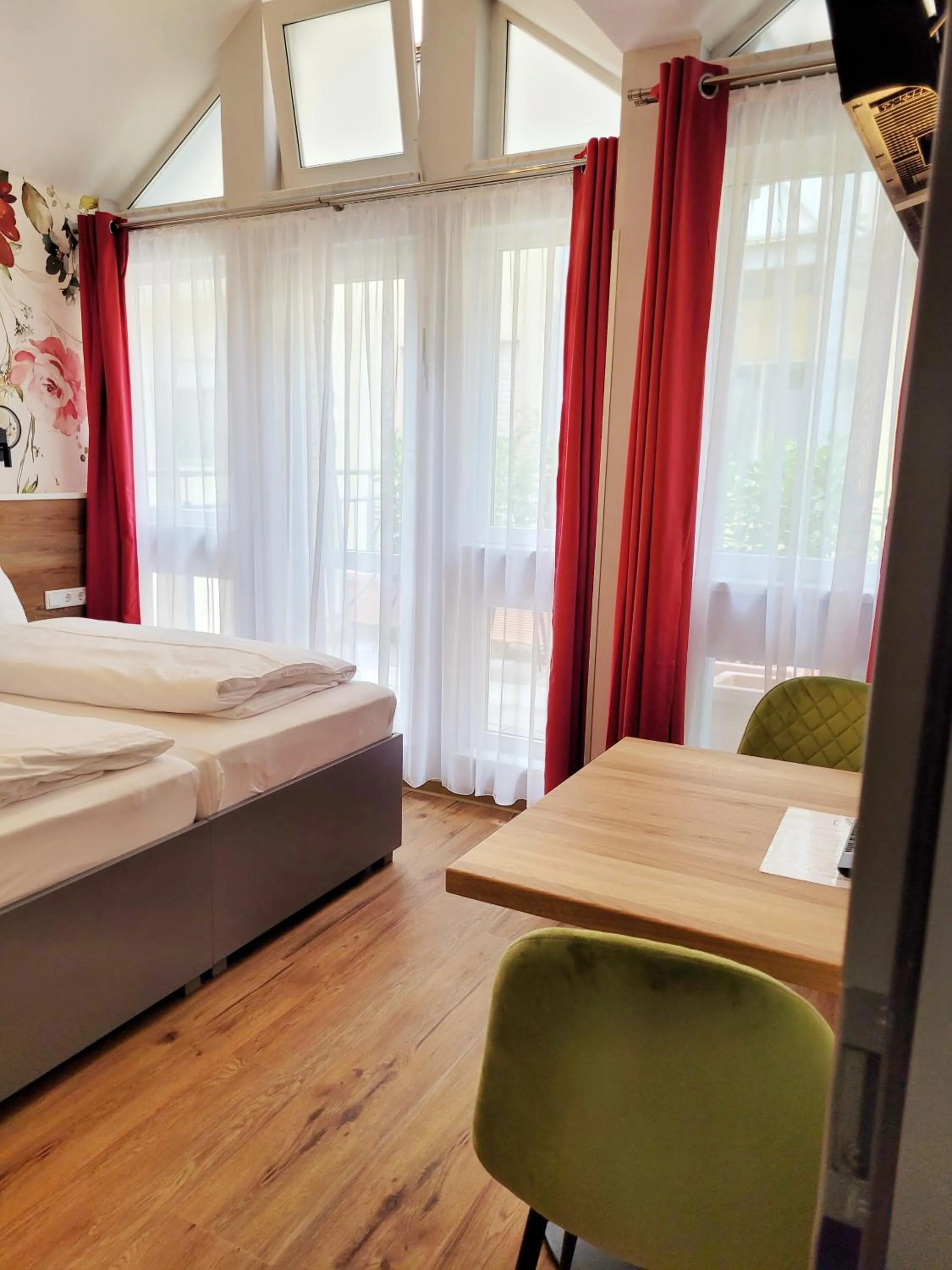 Photo of the whole room, Bed in Hotel Demling