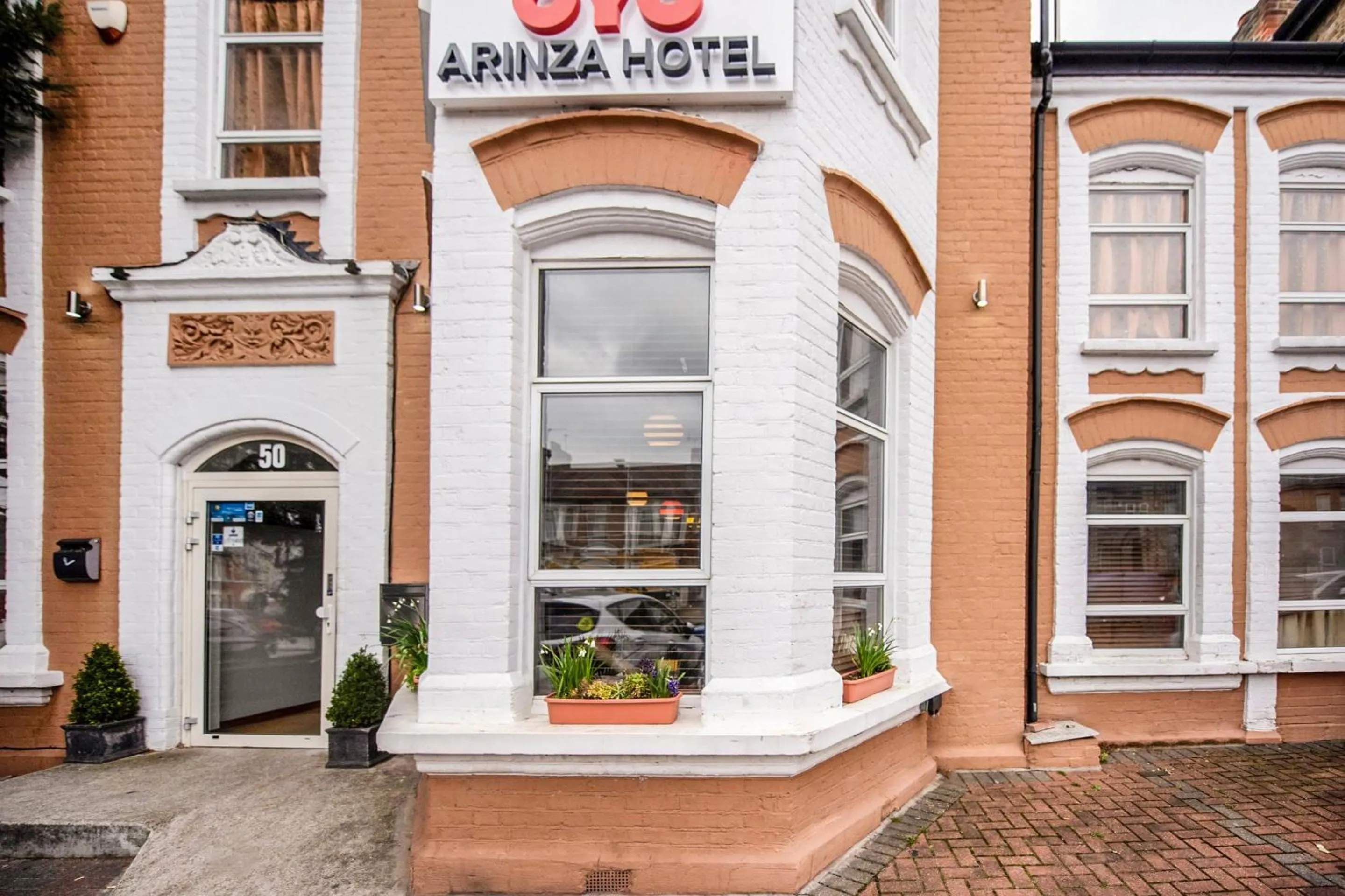 Facade/entrance in Arinza Hotel, London Ilford