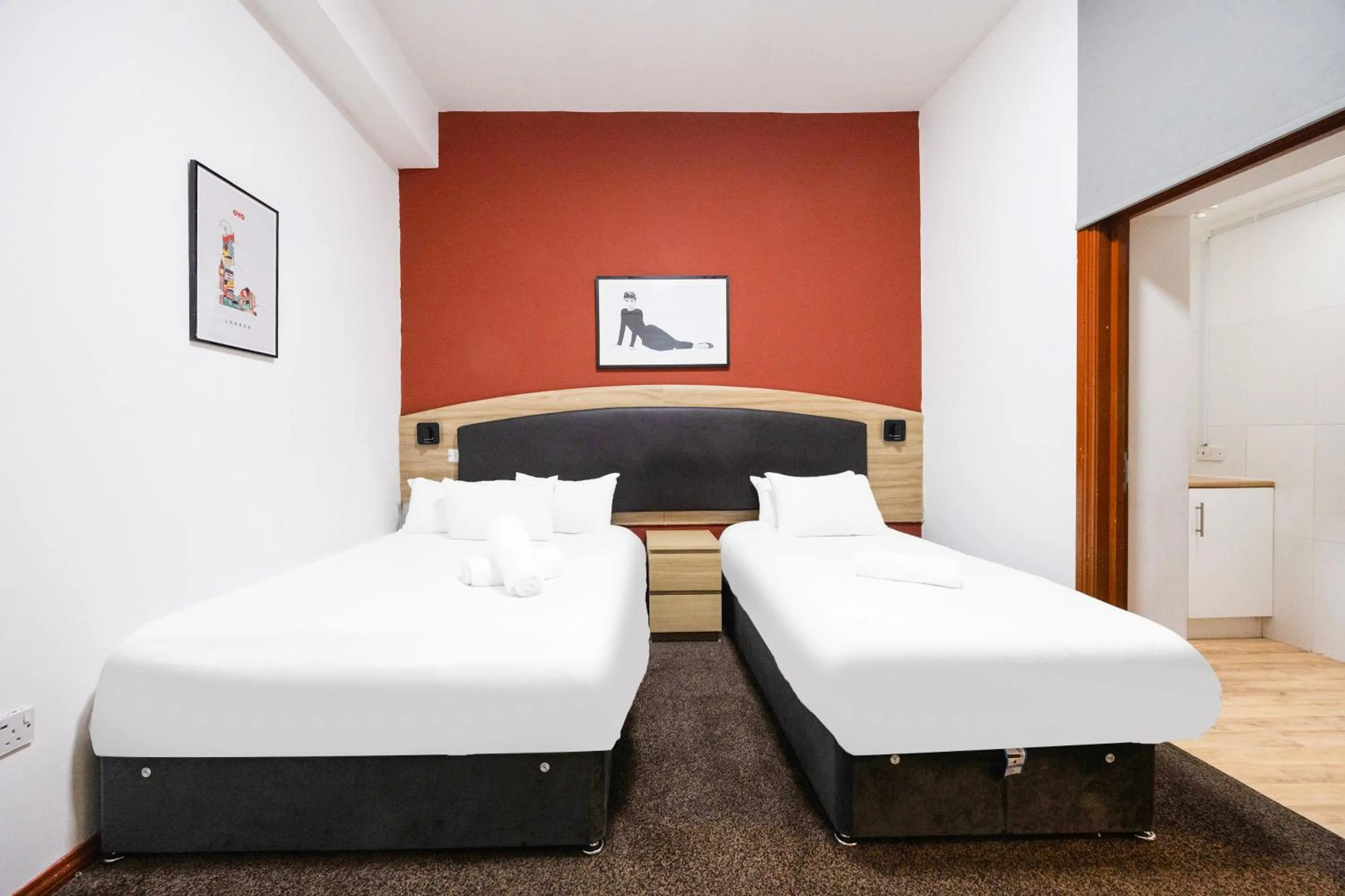 Bedroom, Bed in Arinza Hotel, London Ilford