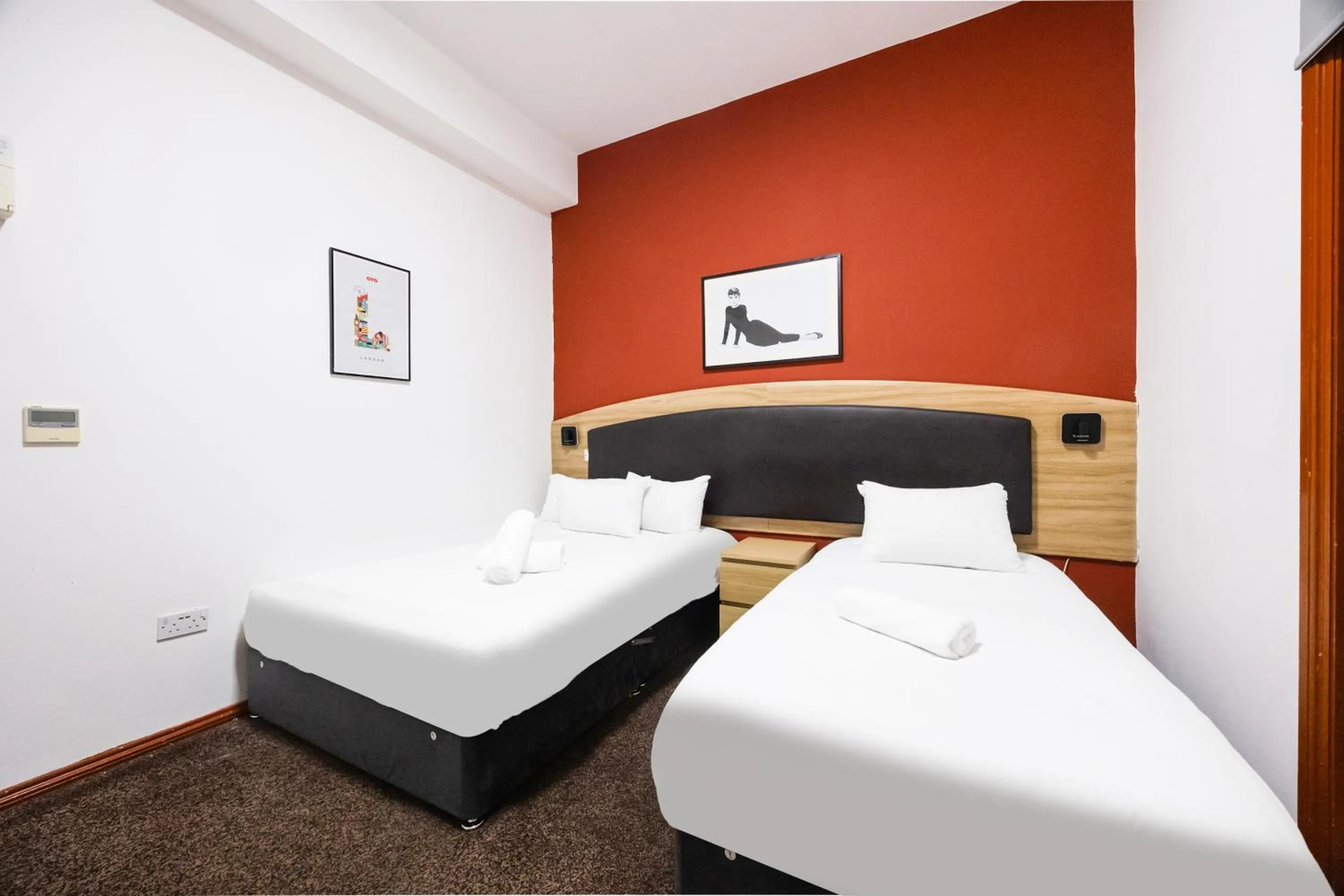 Bedroom, Bed in Arinza Hotel, London Ilford