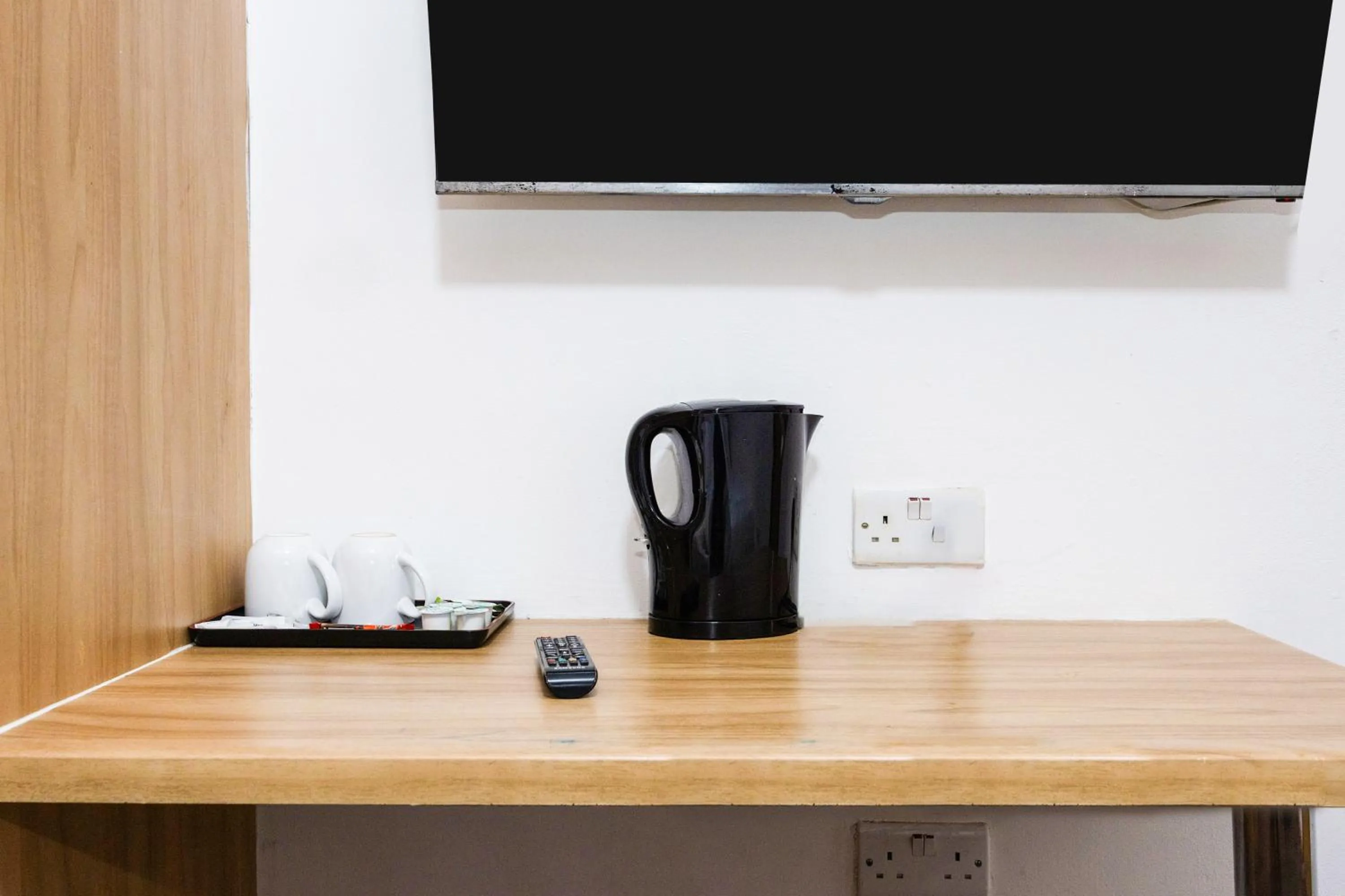 Coffee/tea facilities in Arinza Hotel, London Ilford