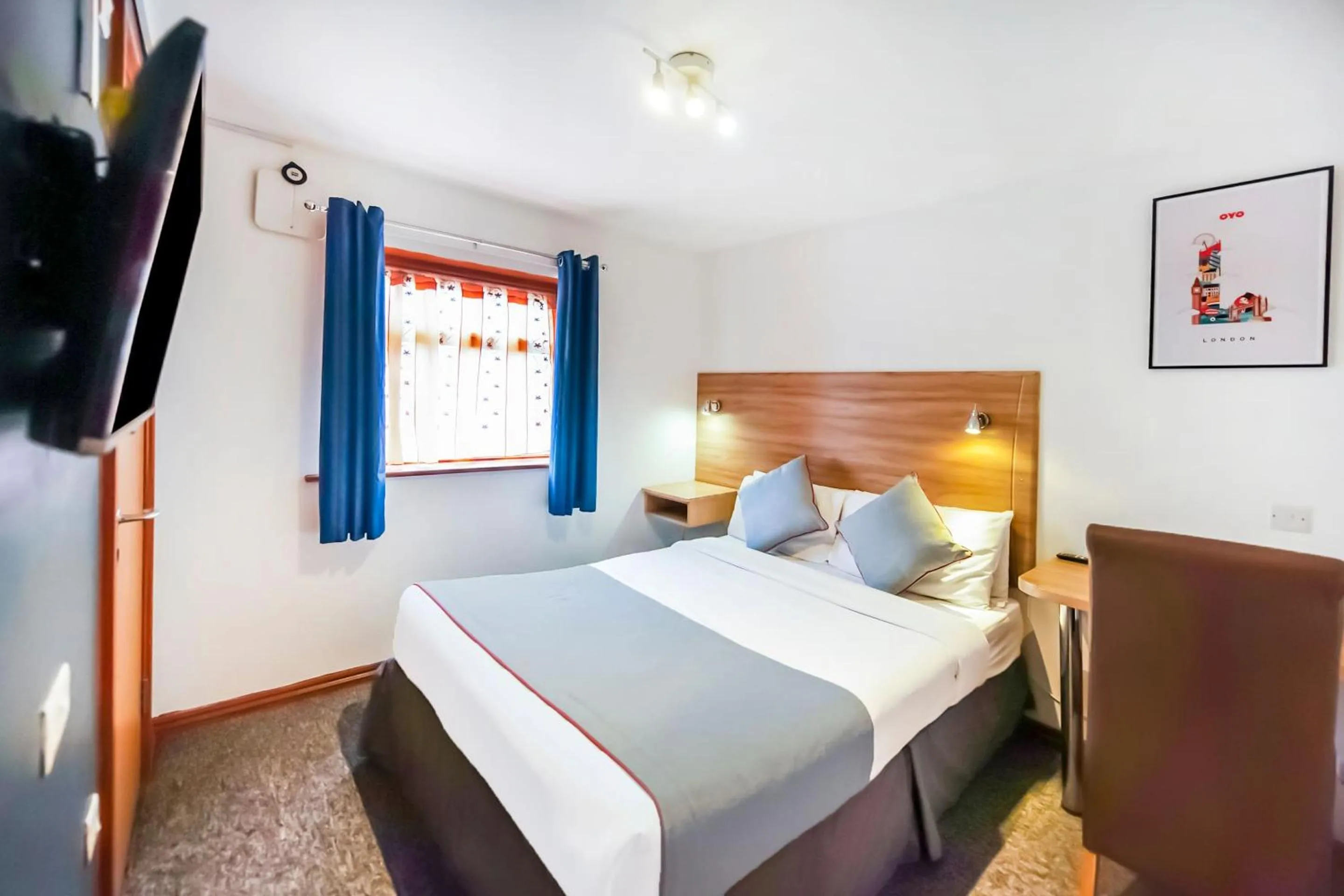 Bedroom, Bed in Arinza Hotel, London Ilford