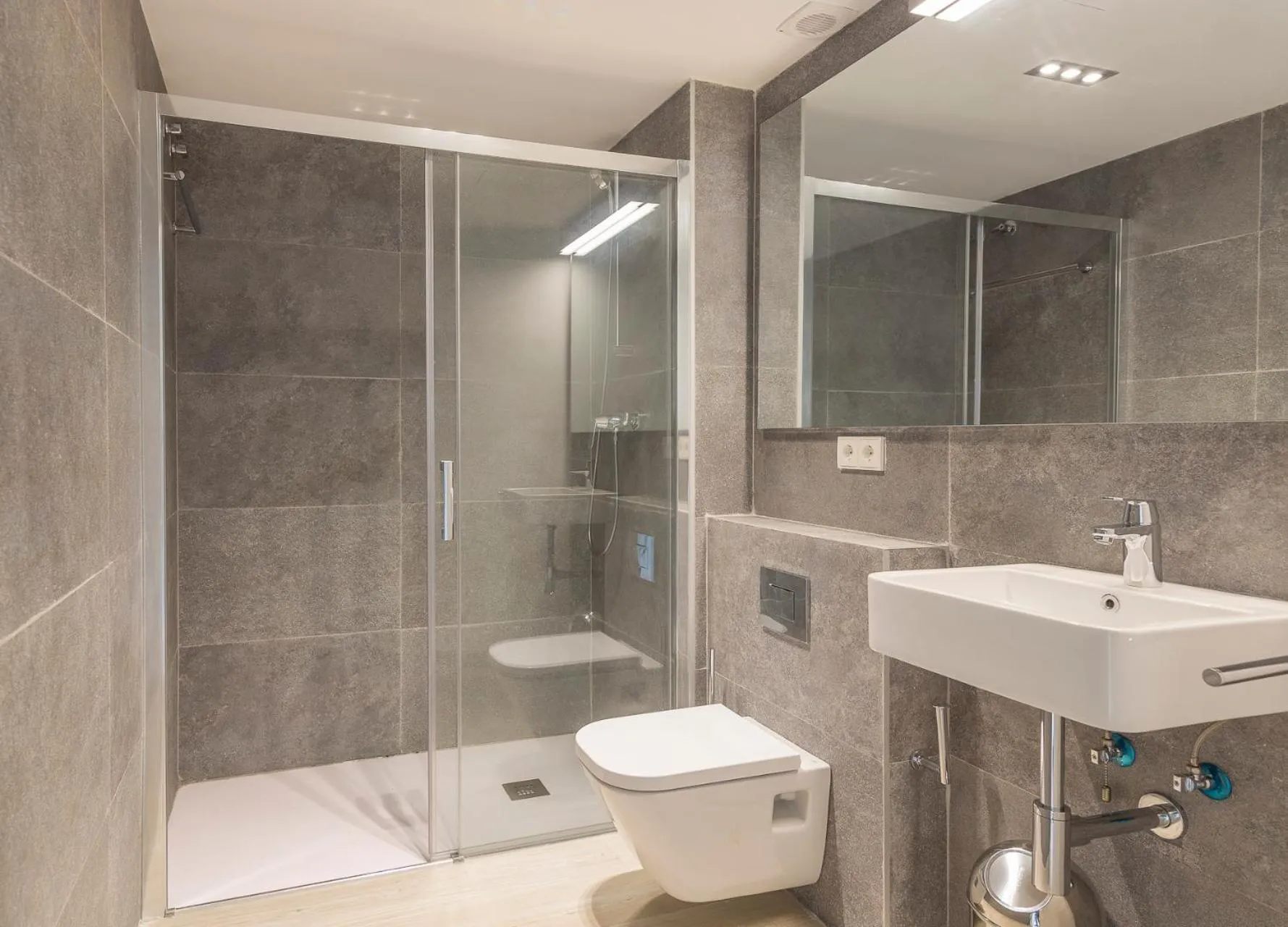 Bathroom in Daro Apartments