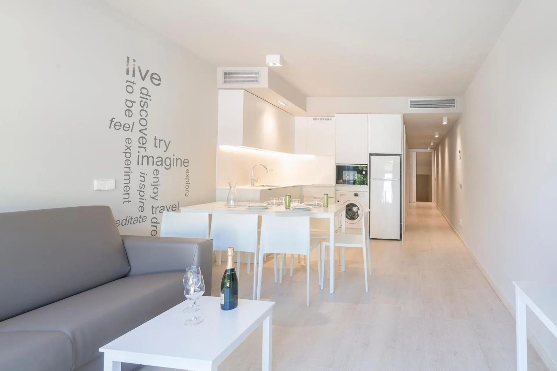 Dining area in Daro Apartments