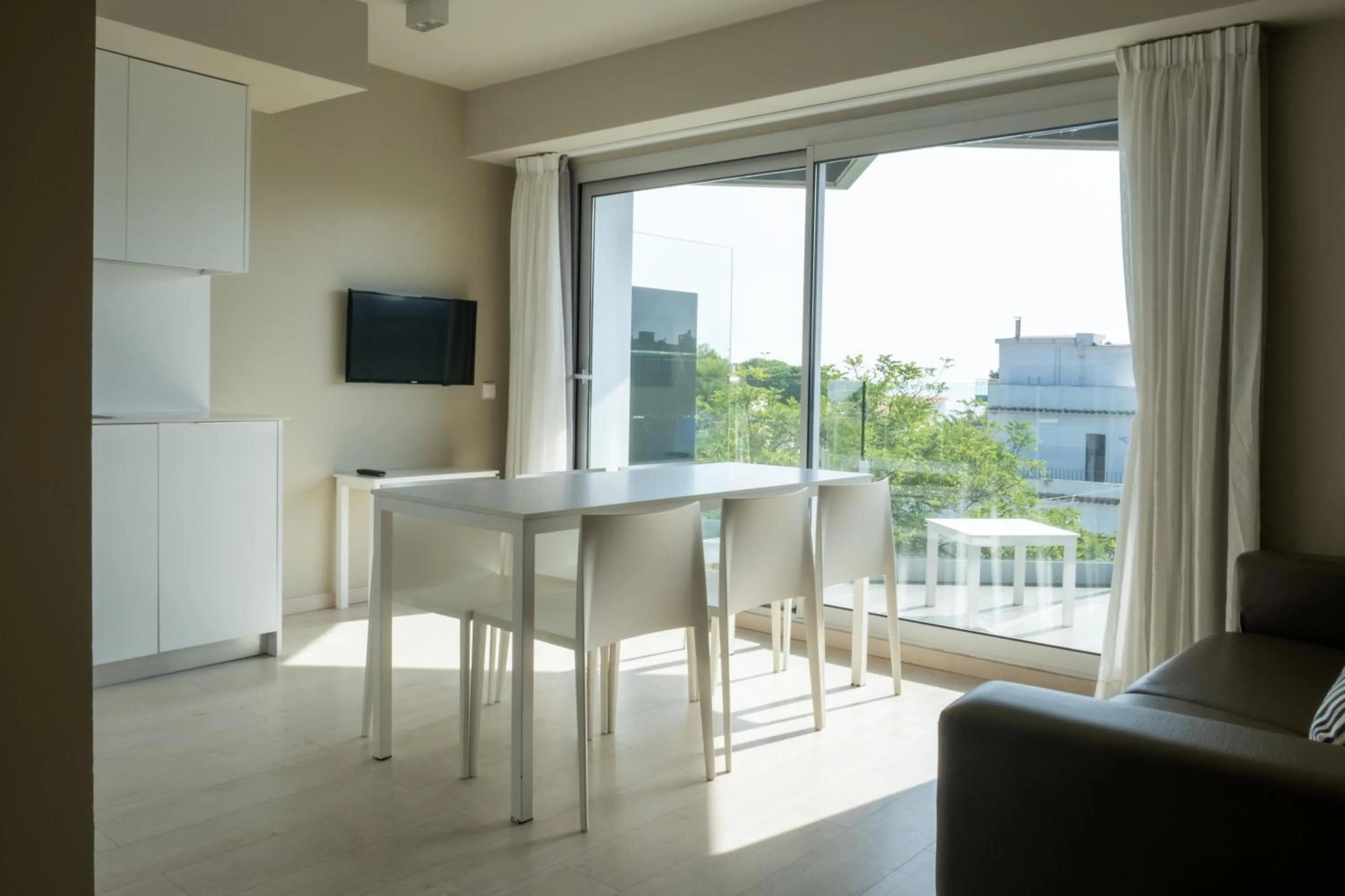 Dining area in Daro Apartments