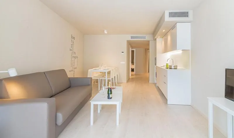 Dining area in Daro Apartments