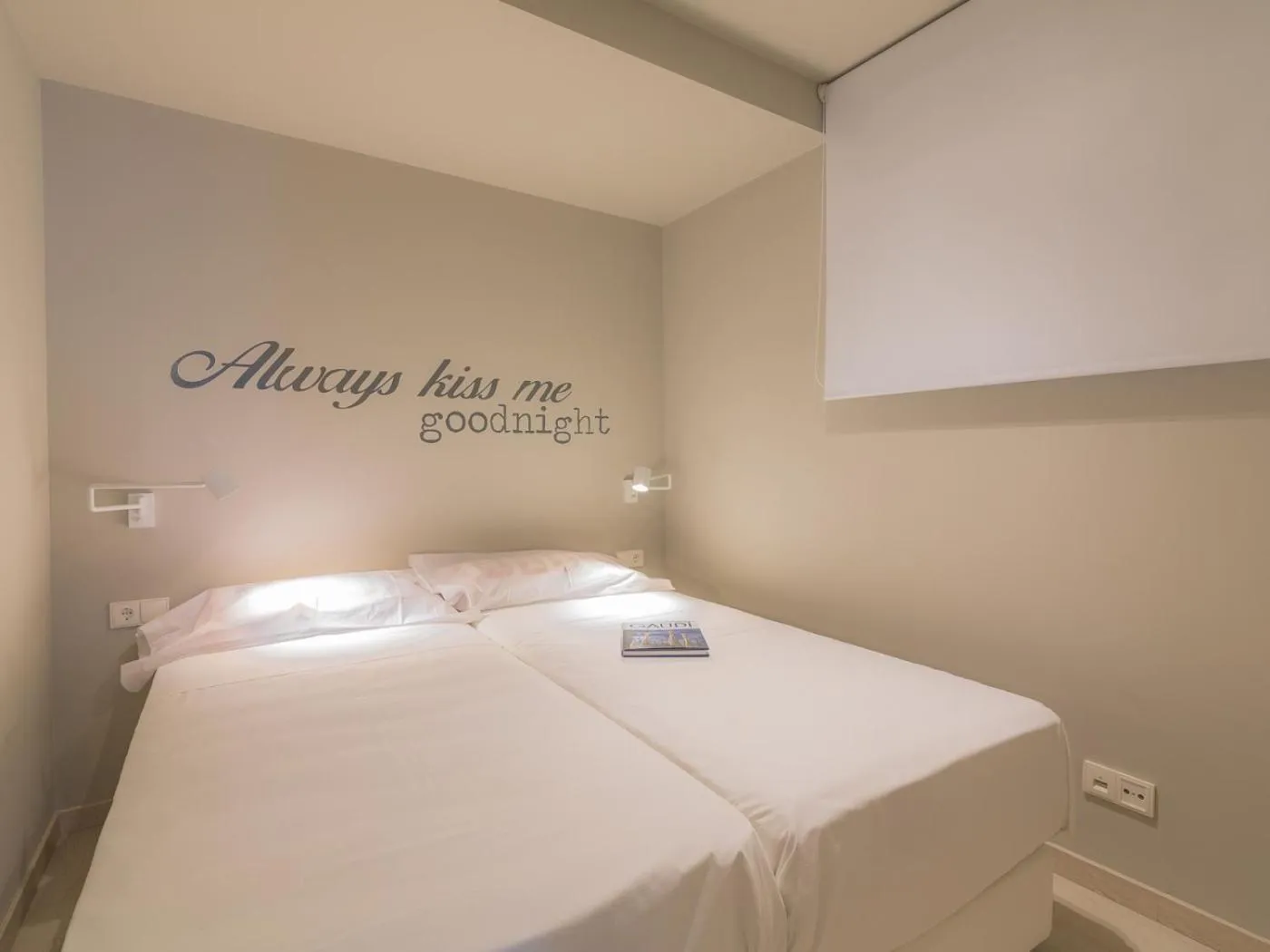 Bed in Daro Apartments