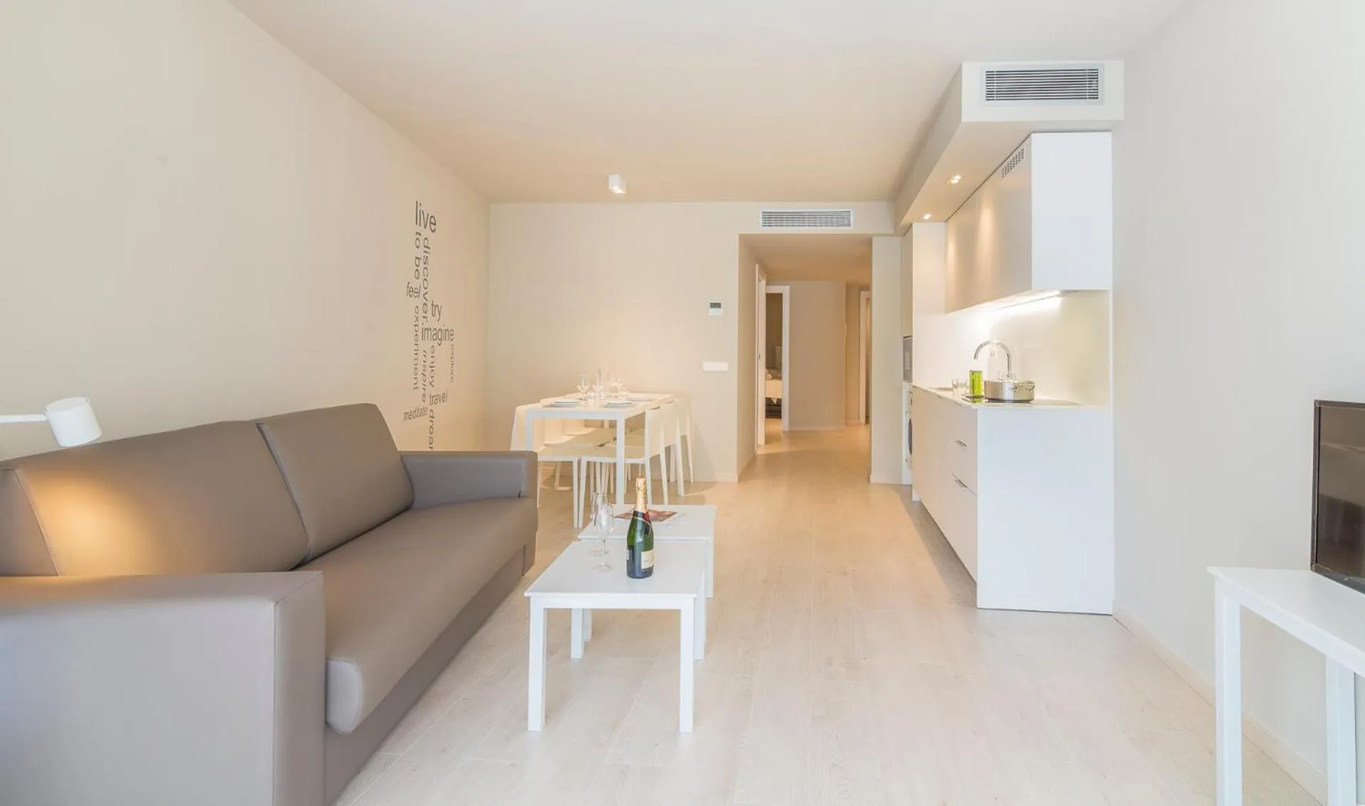 Kitchen or kitchenette in Daro Apartments