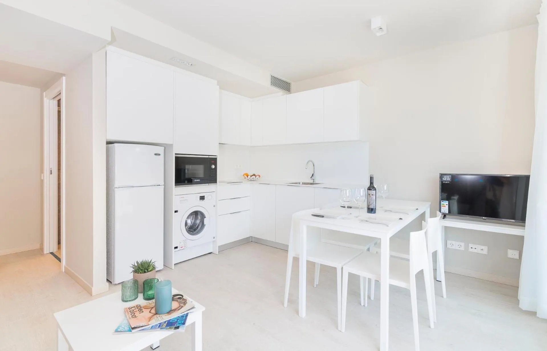 Dining area in Daro Apartments