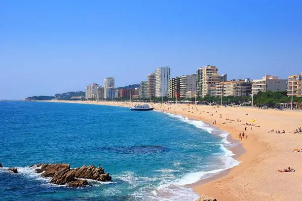 Beach in Daro Apartments