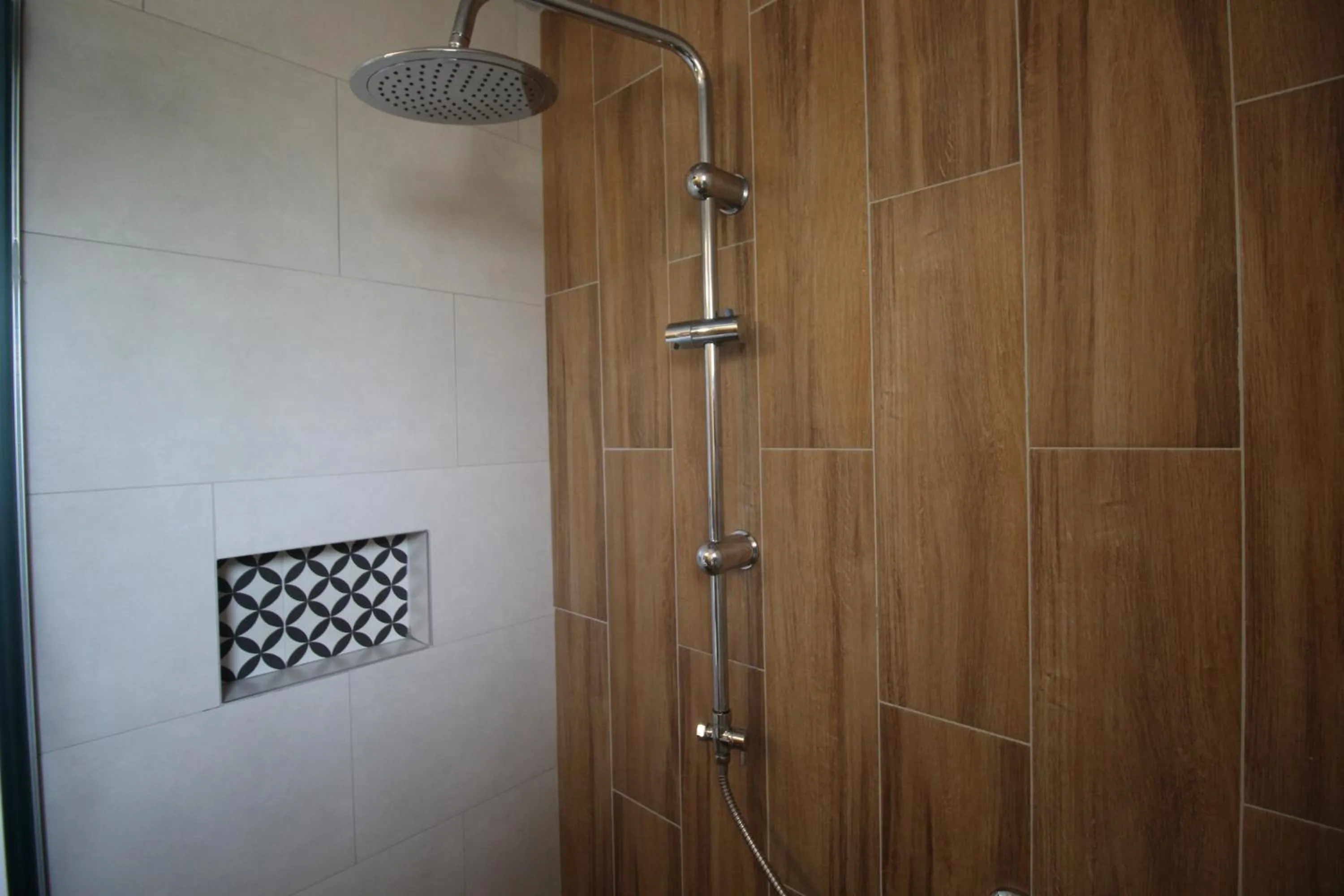Shower in Pansion Stari Grad
