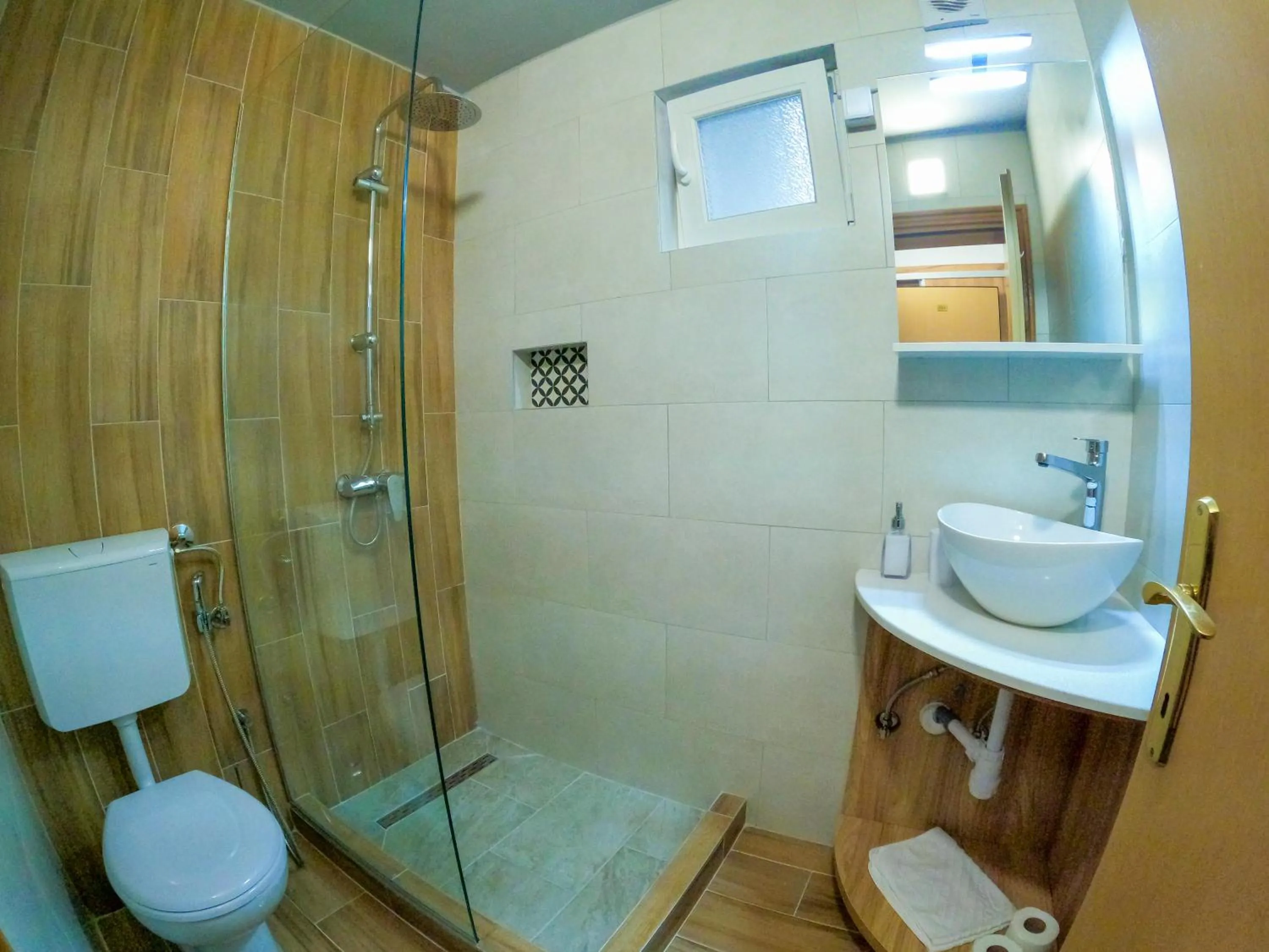 Shower in Pansion Stari Grad