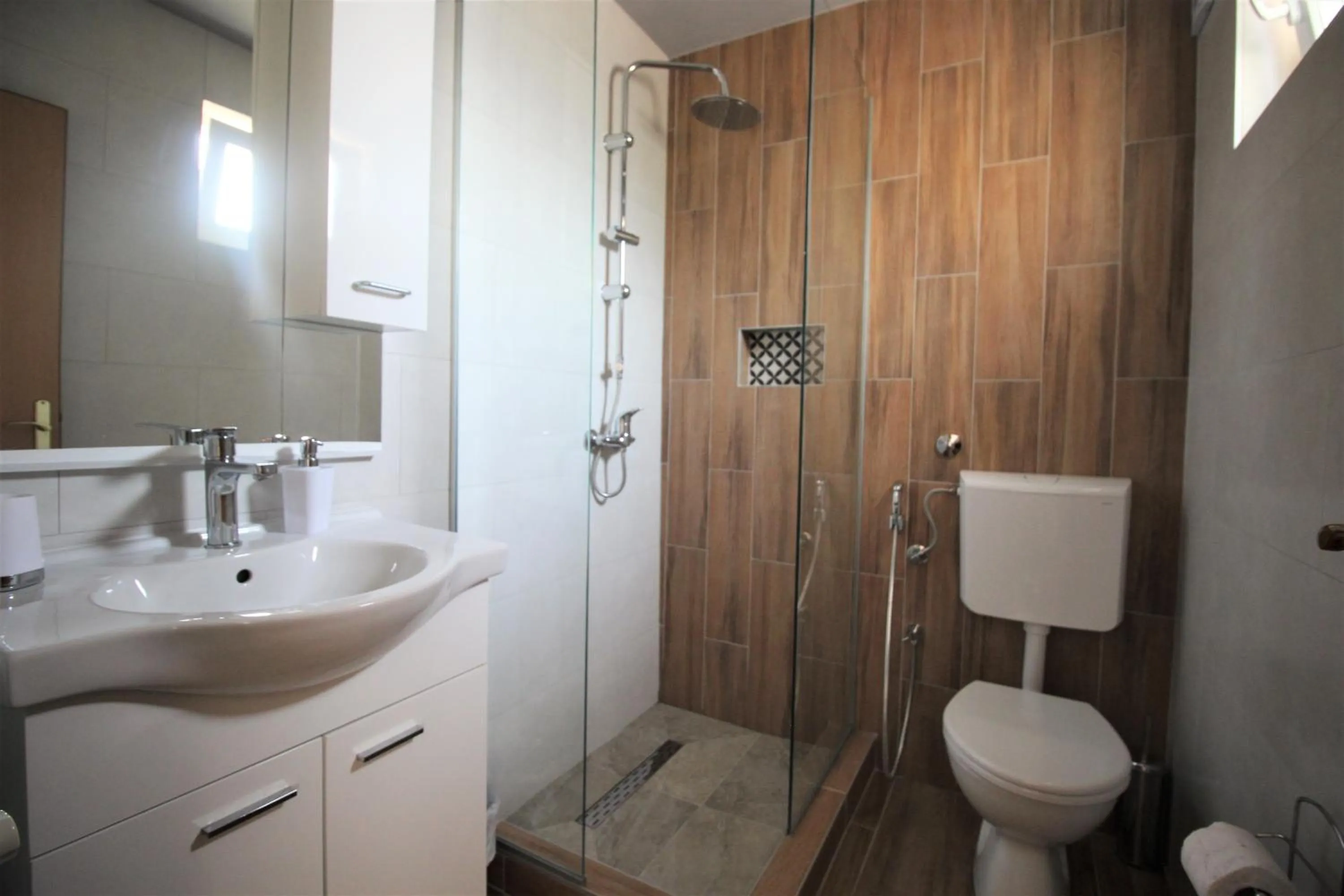 Shower in Pansion Stari Grad