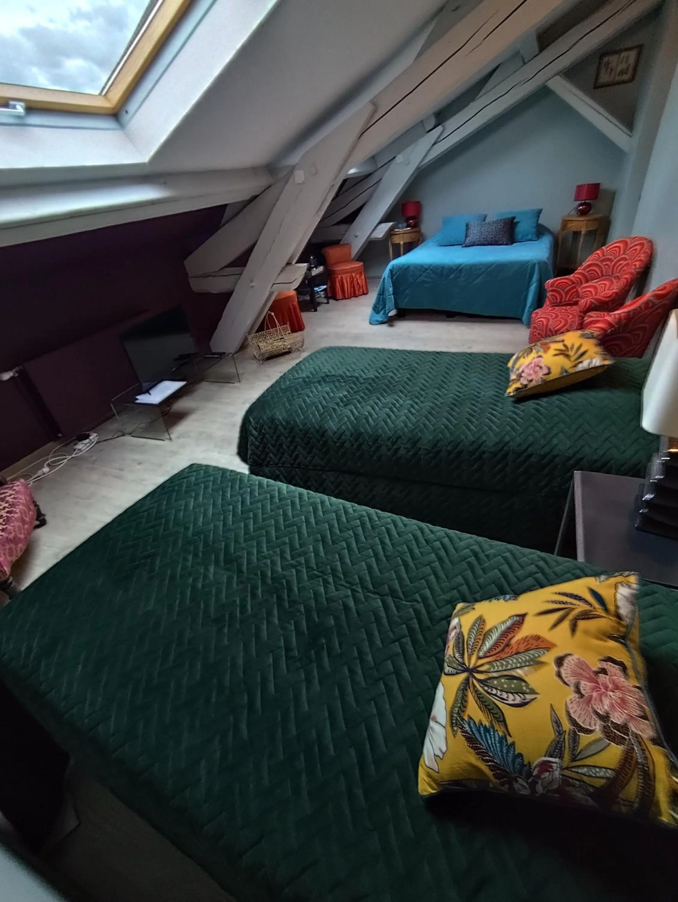 Photo of the whole room, Bed in CLOCHI-CLOCHA