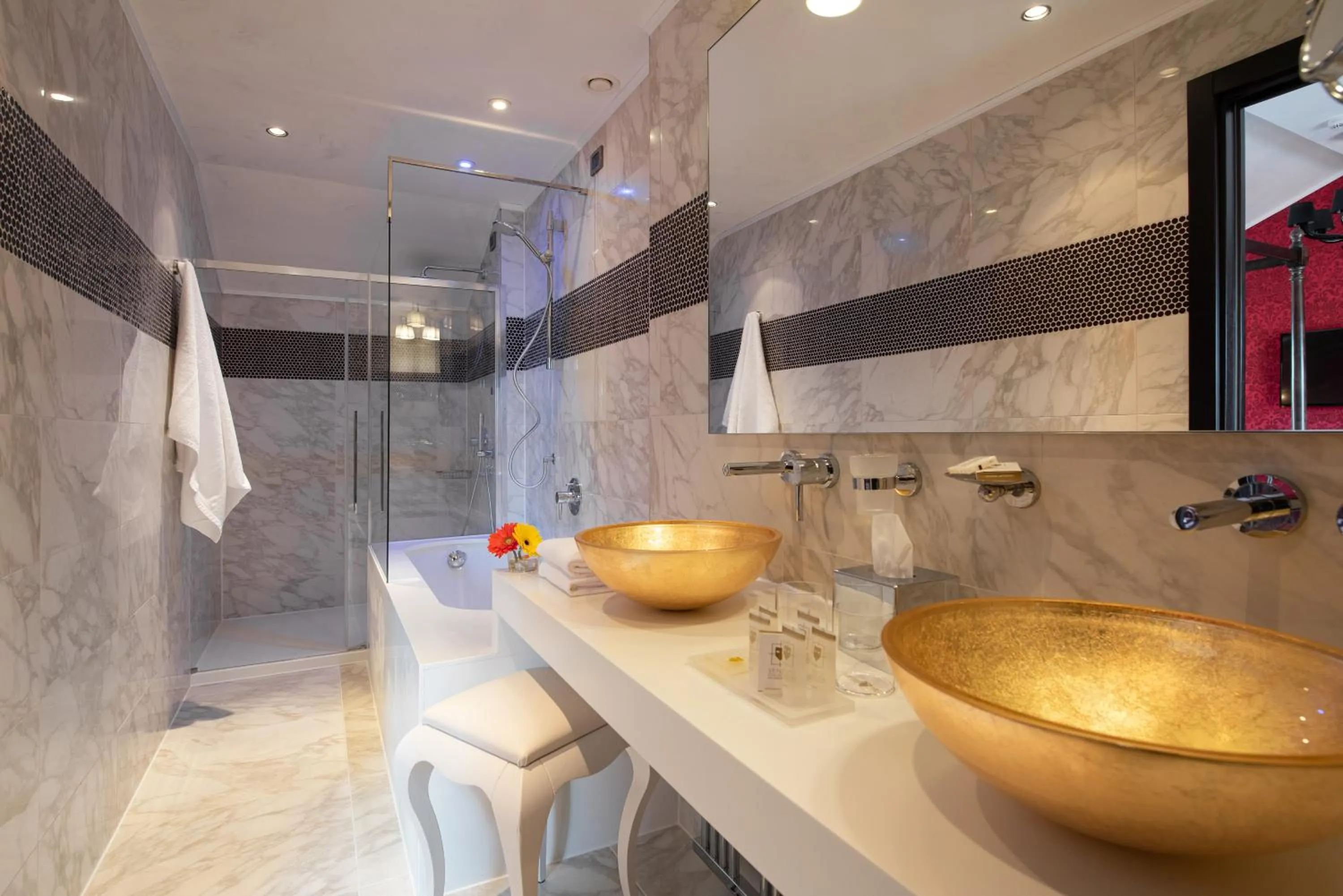 Shower in Carnival Palace - Venice Collection