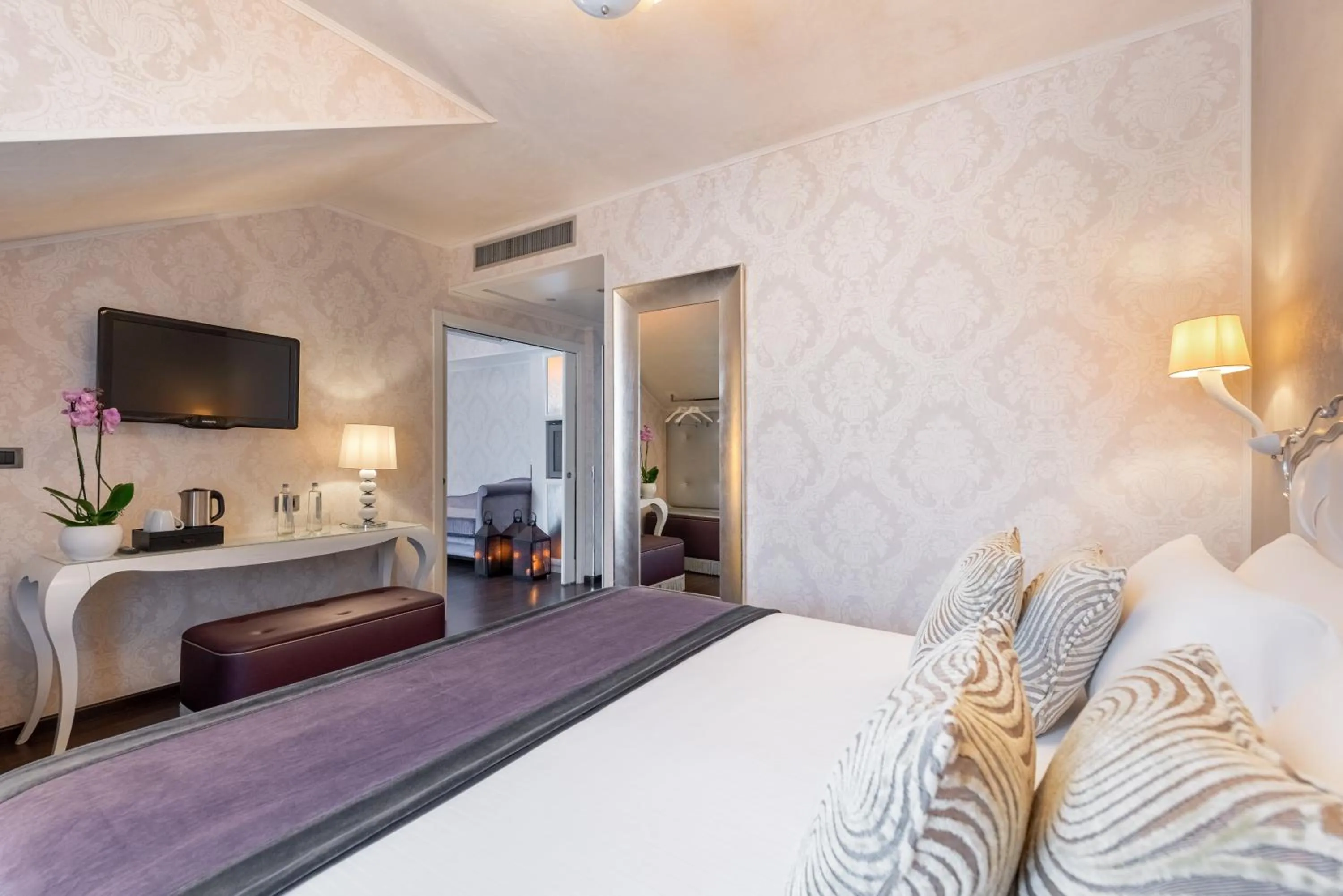 Bedroom, Bed in Carnival Palace - Venice Collection