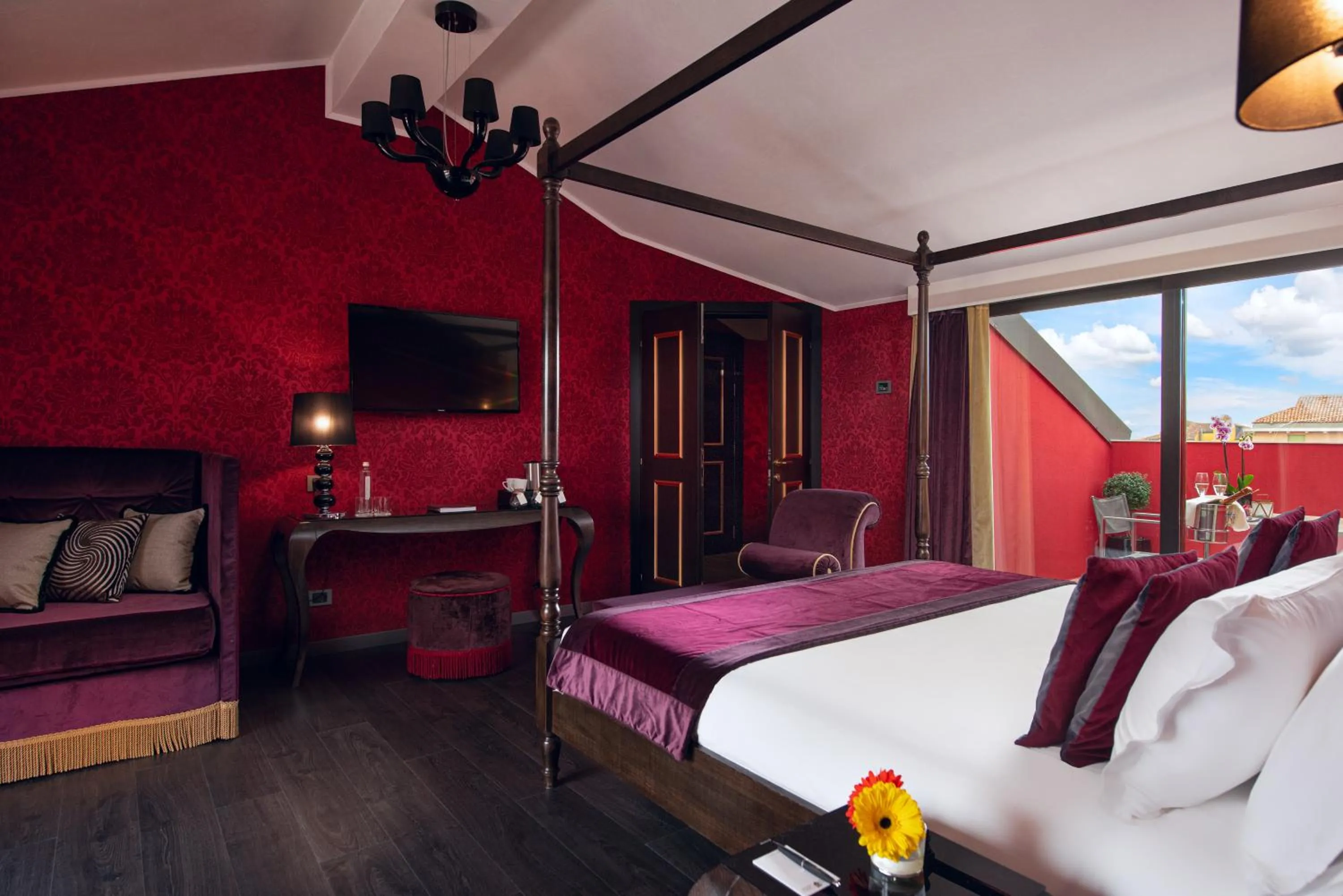 Balcony/Terrace, Bed in Carnival Palace - Venice Collection