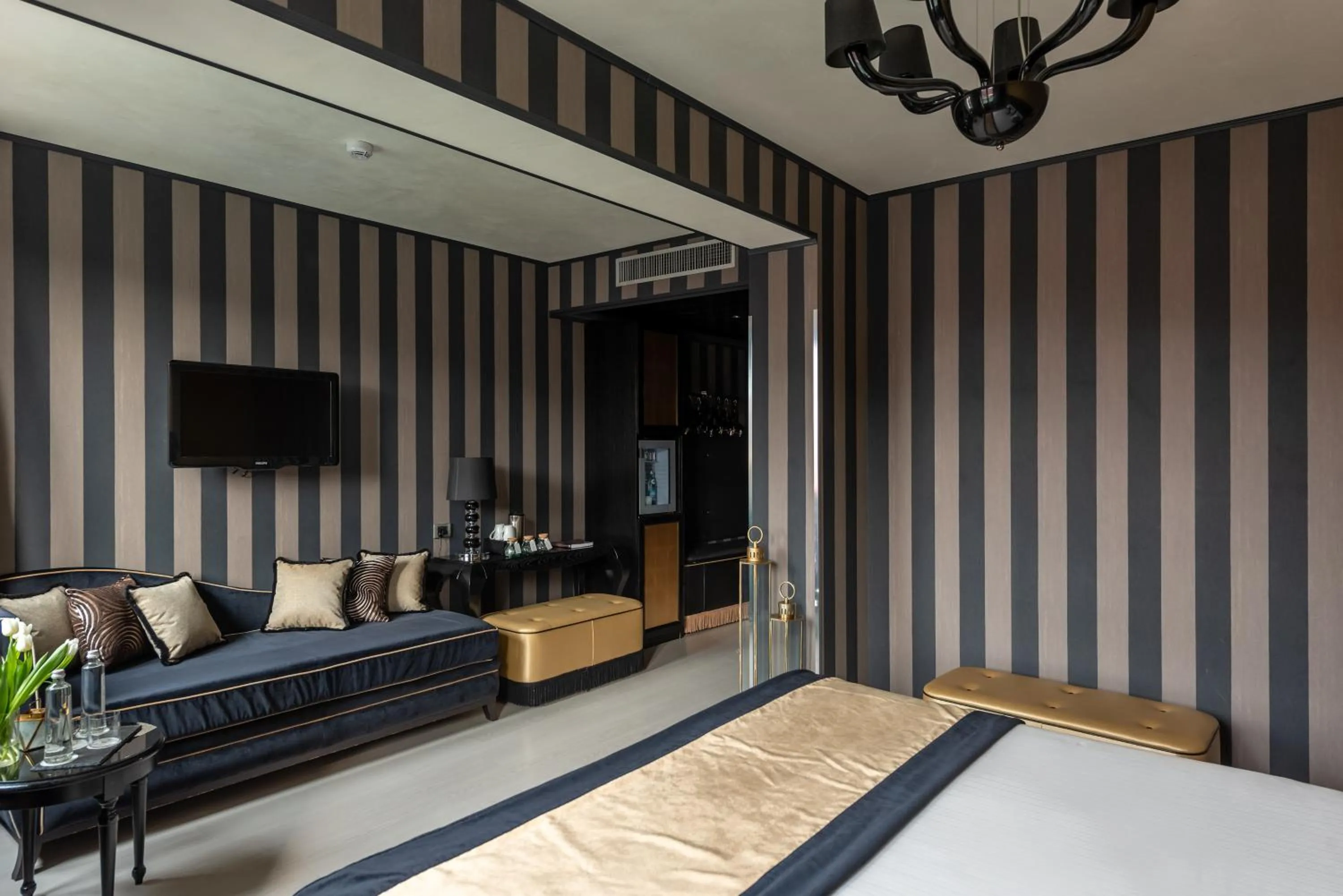 Bedroom, Bed in Carnival Palace - Venice Collection