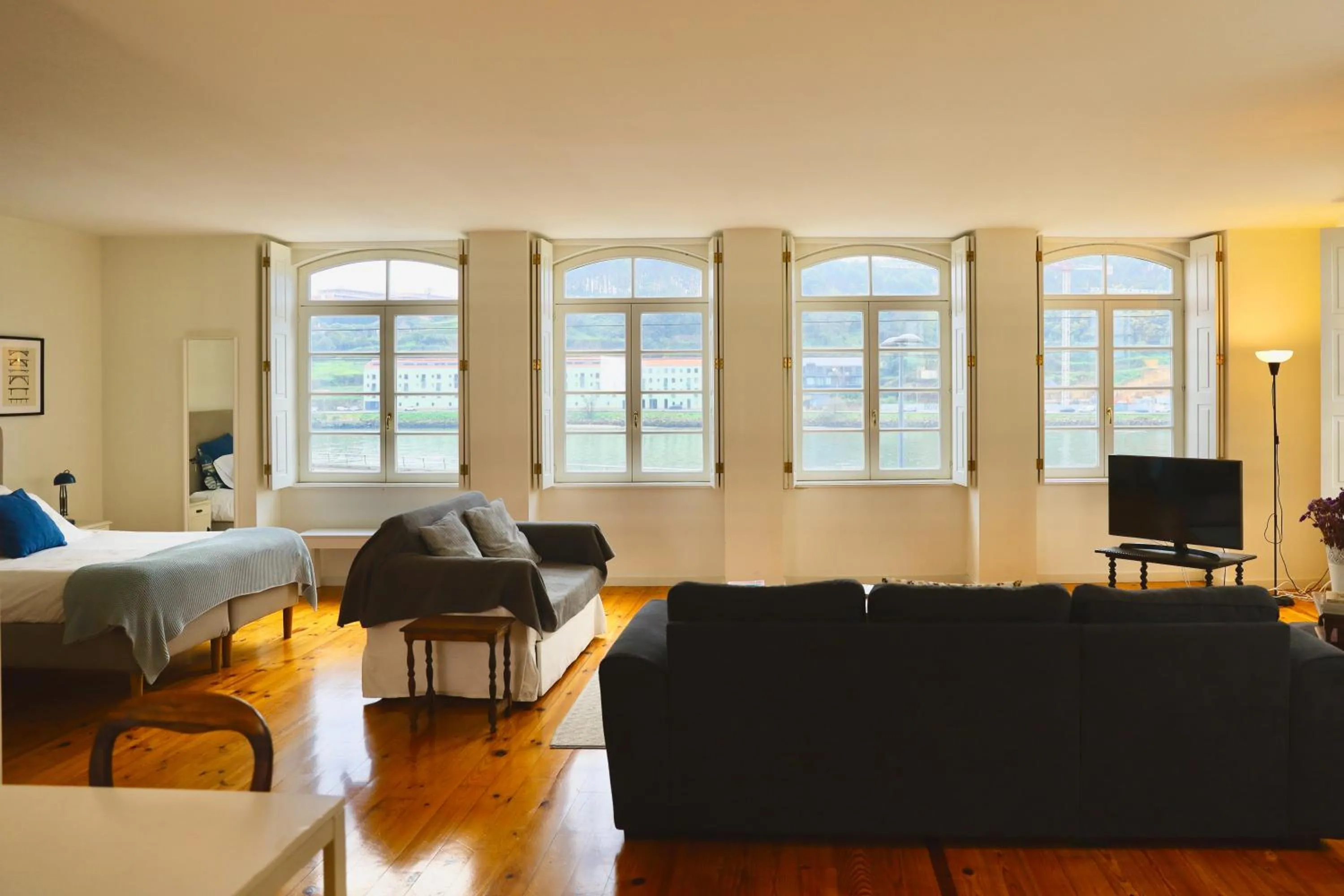 Living room, Bed in Douro River Studios