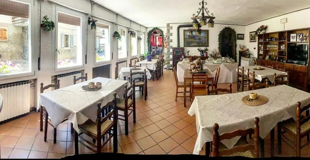 Restaurant/places to eat in hotel Bologna