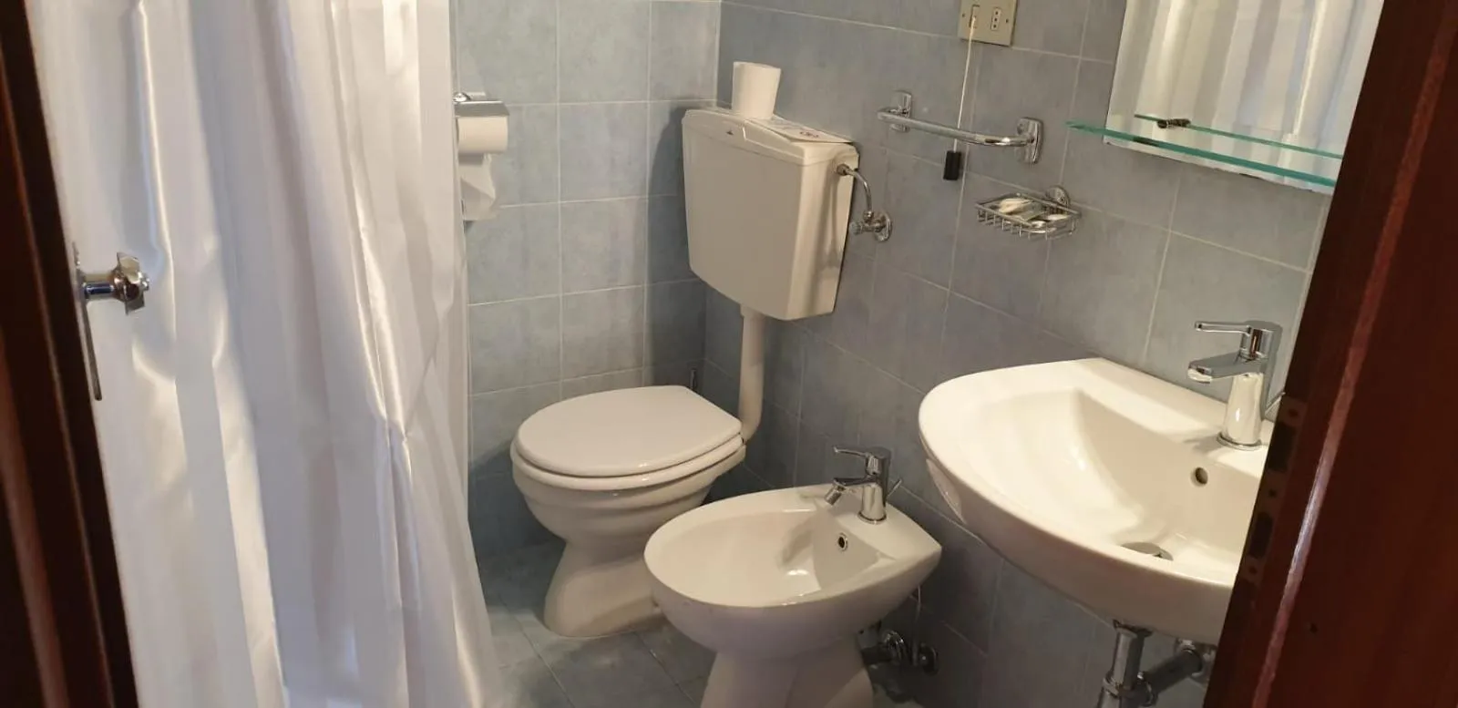 Bathroom in hotel Bologna