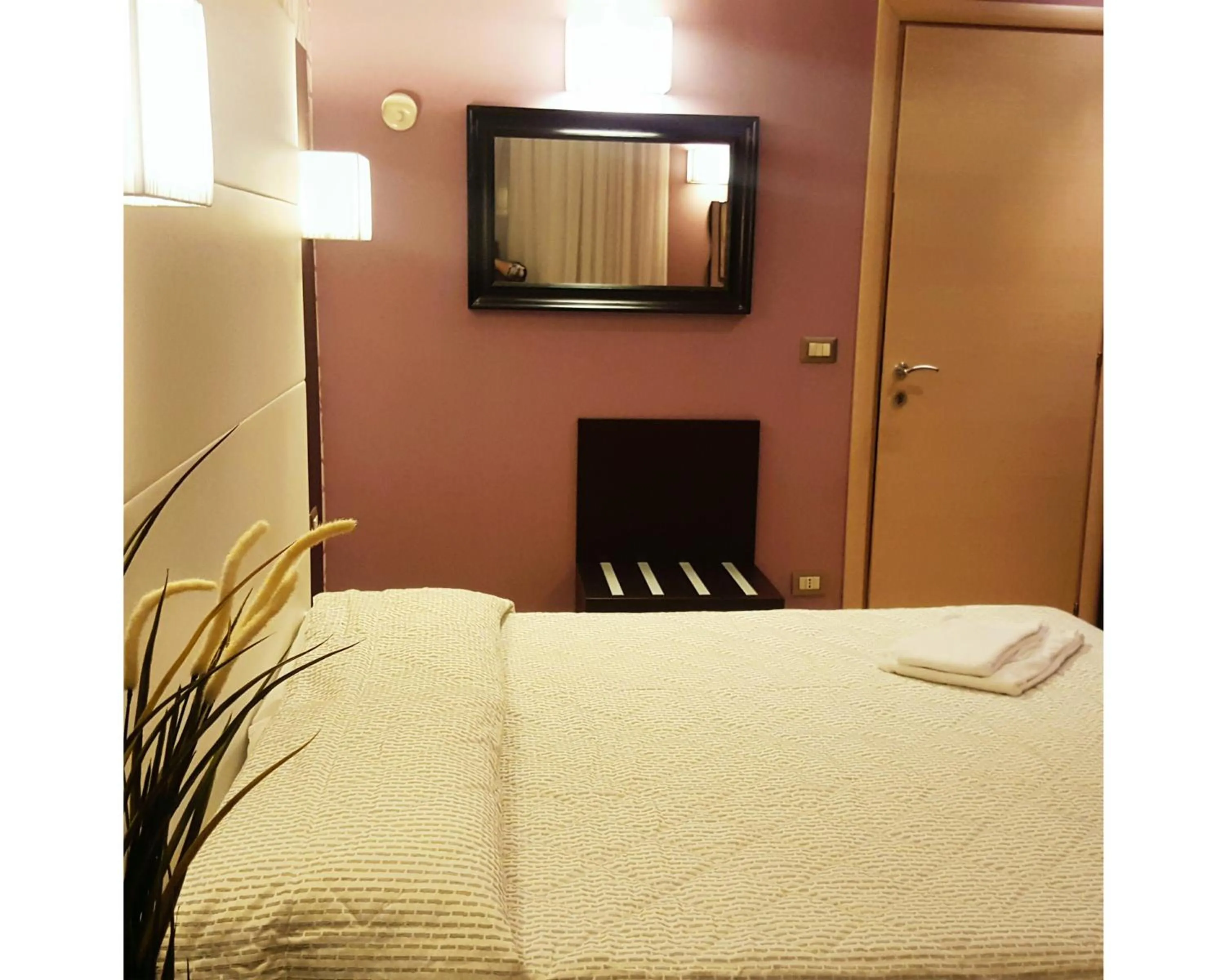 Photo of the whole room, Bed in B&B Emozioni Romane