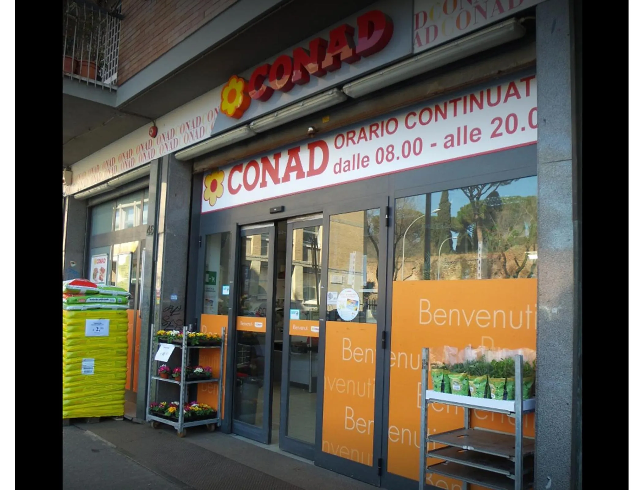 Supermarket/grocery shop in B&B Emozioni Romane