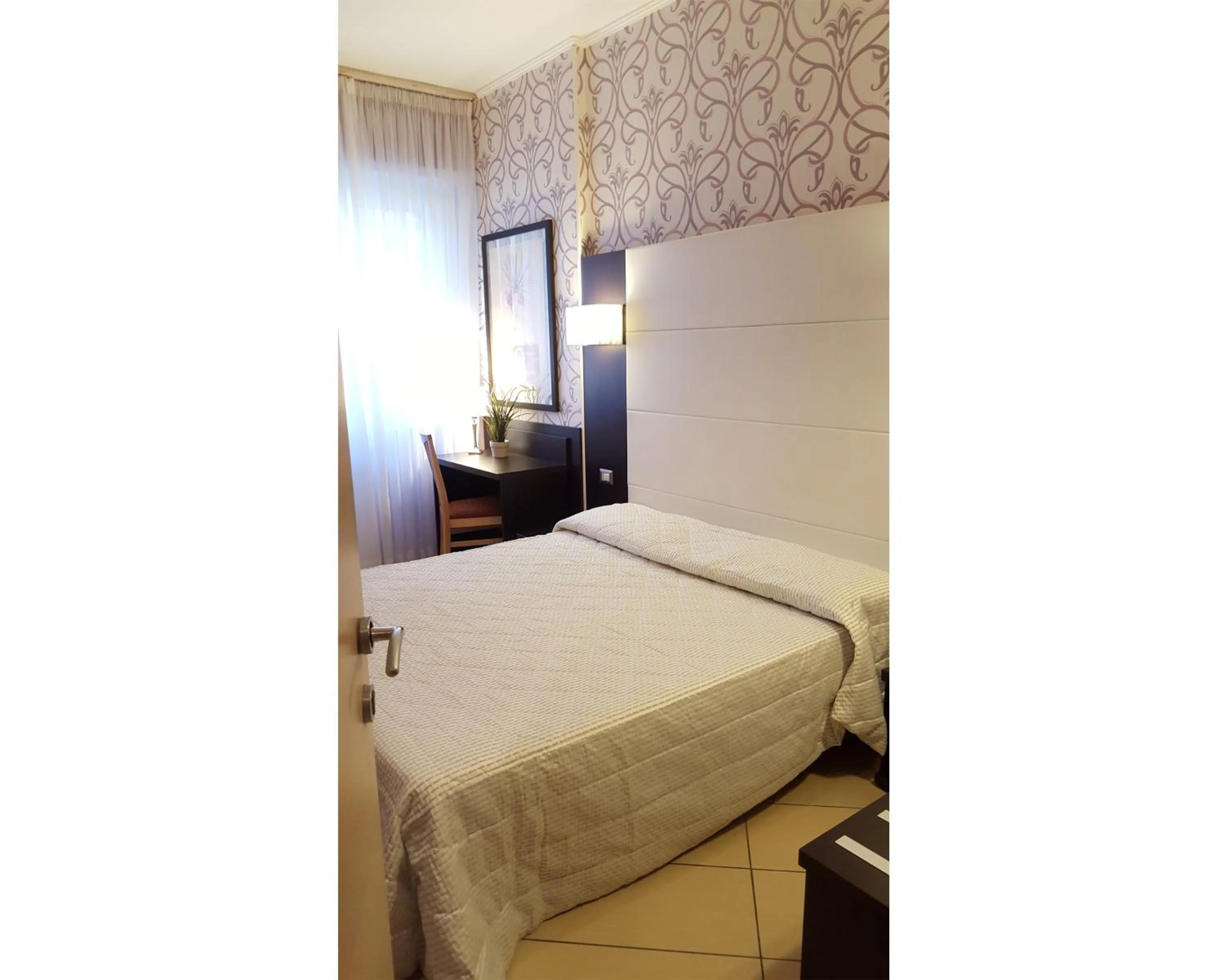 Photo of the whole room, Bed in B&B Emozioni Romane