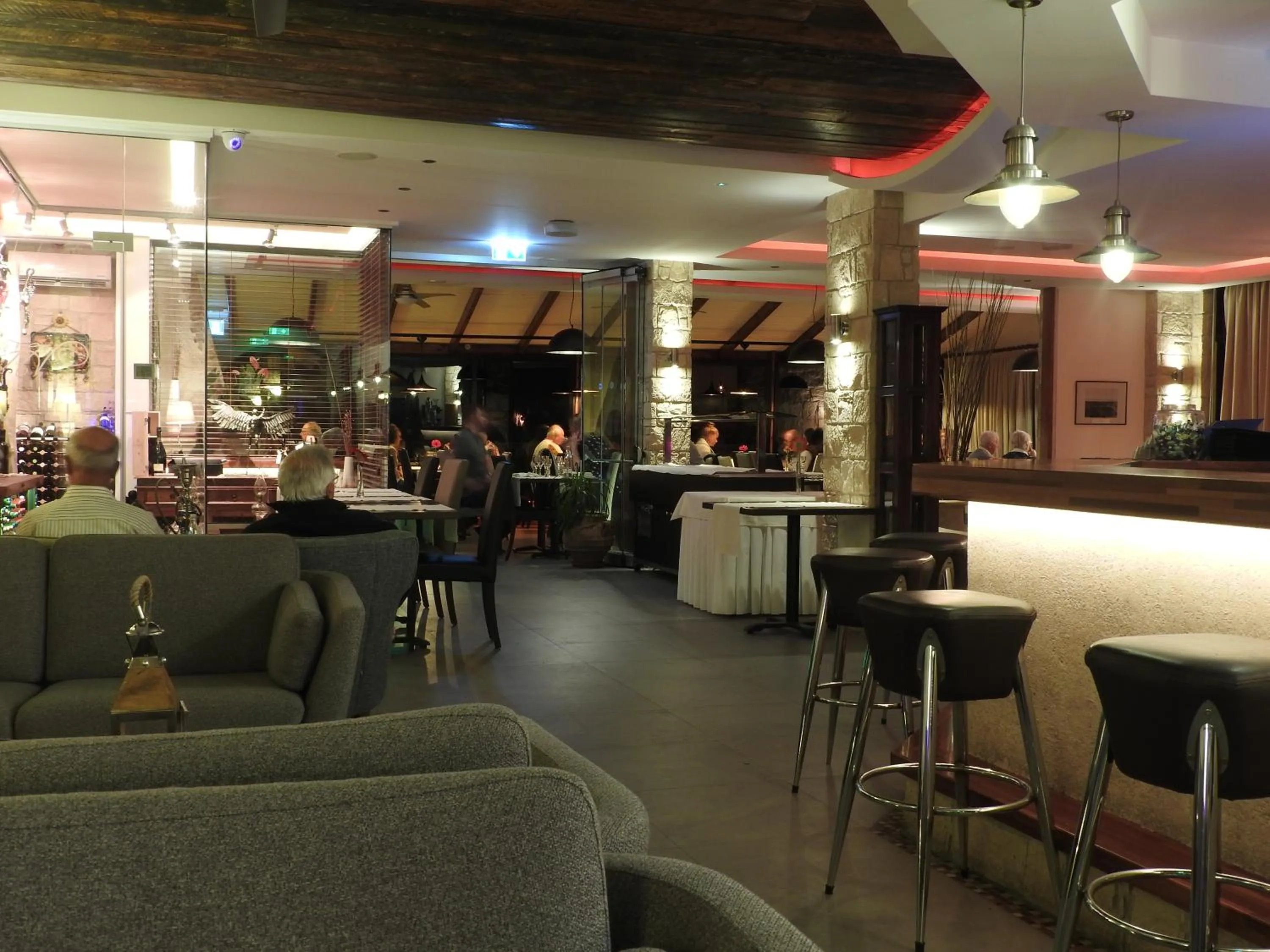 Restaurant/places to eat in Hill View Hotel Apartments