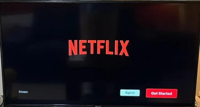 TV and multimedia in Hill View Hotel Apartments