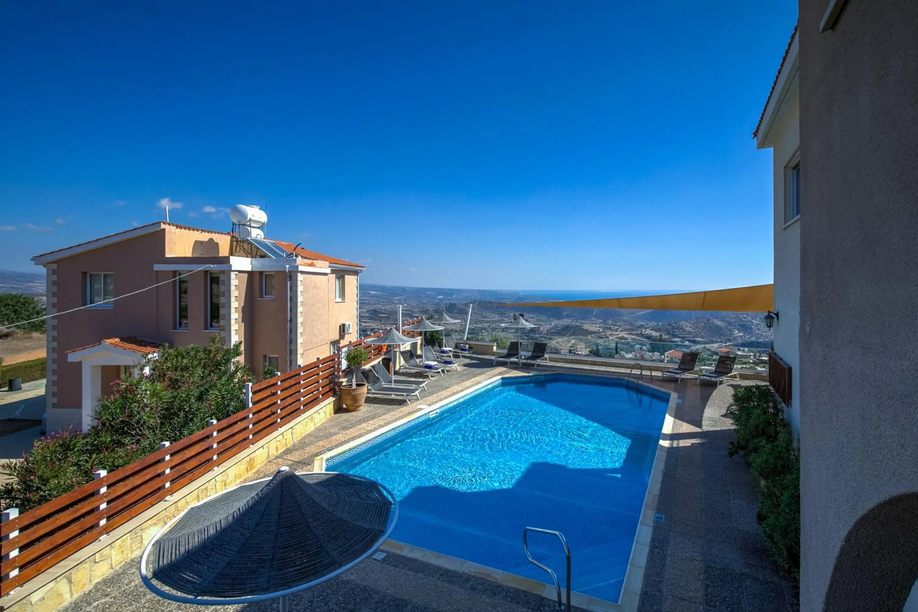 Hill View Hotel Apartments