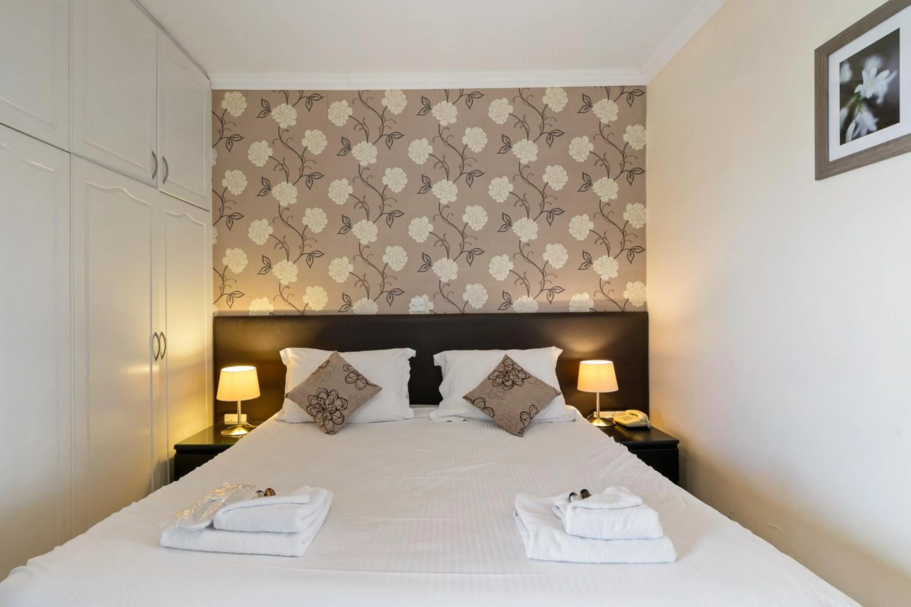 Bed in Hill View Hotel Apartments