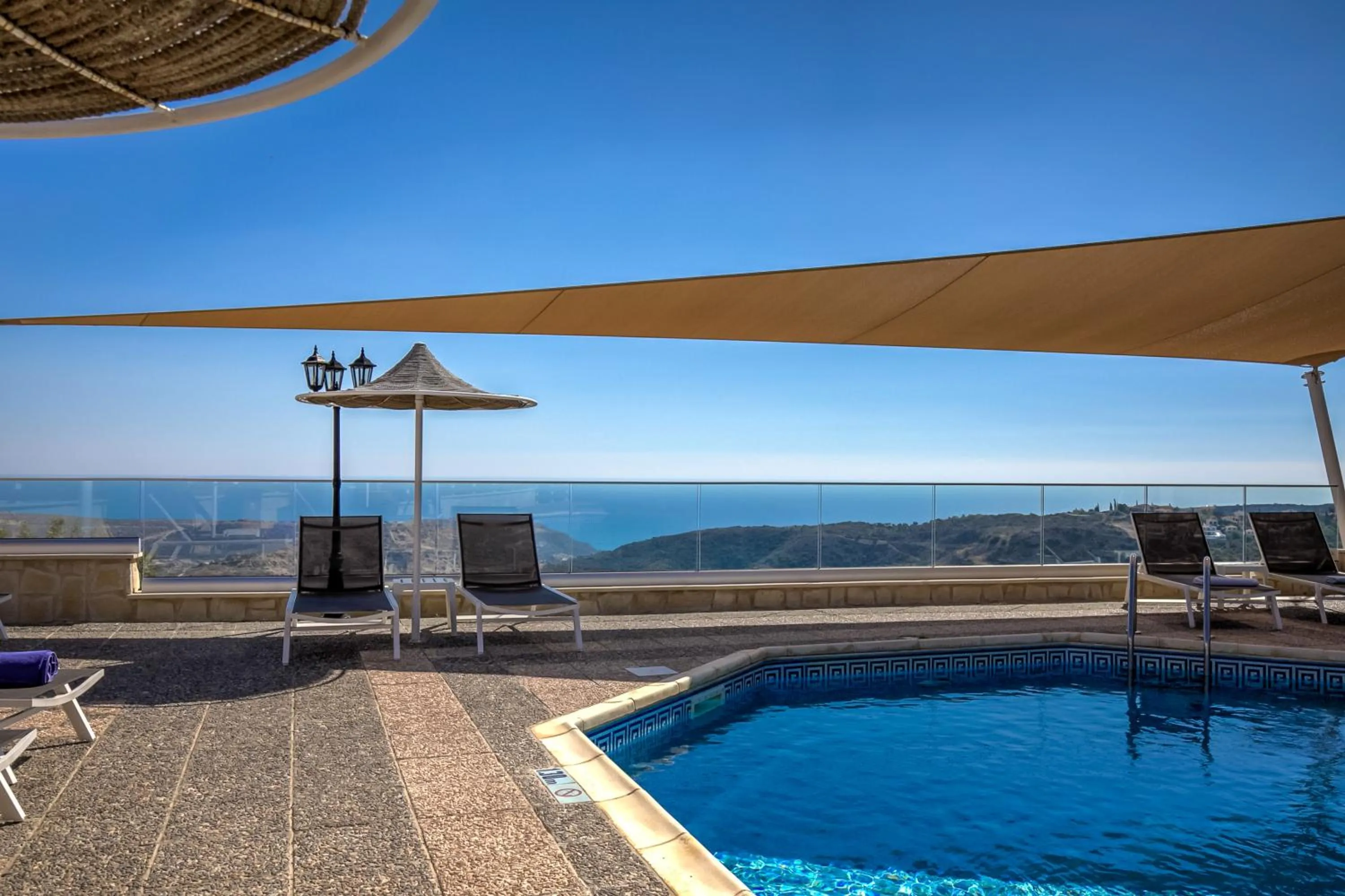 Swimming pool in Hill View Hotel Apartments