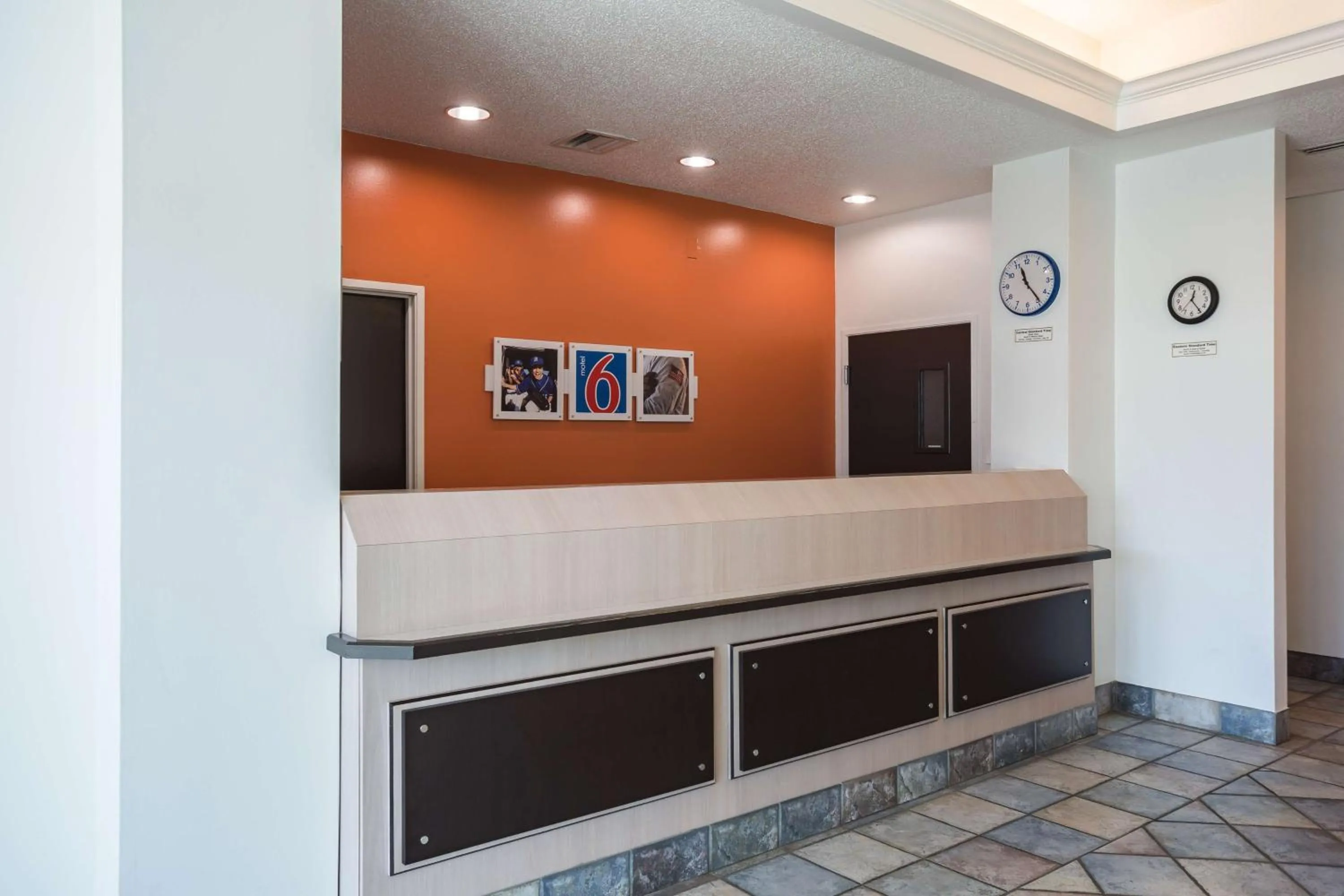 Lobby or reception in Motel 6 Dale, Indiana Near Holiday World and Splashing safari#Central Time #I64 Highway