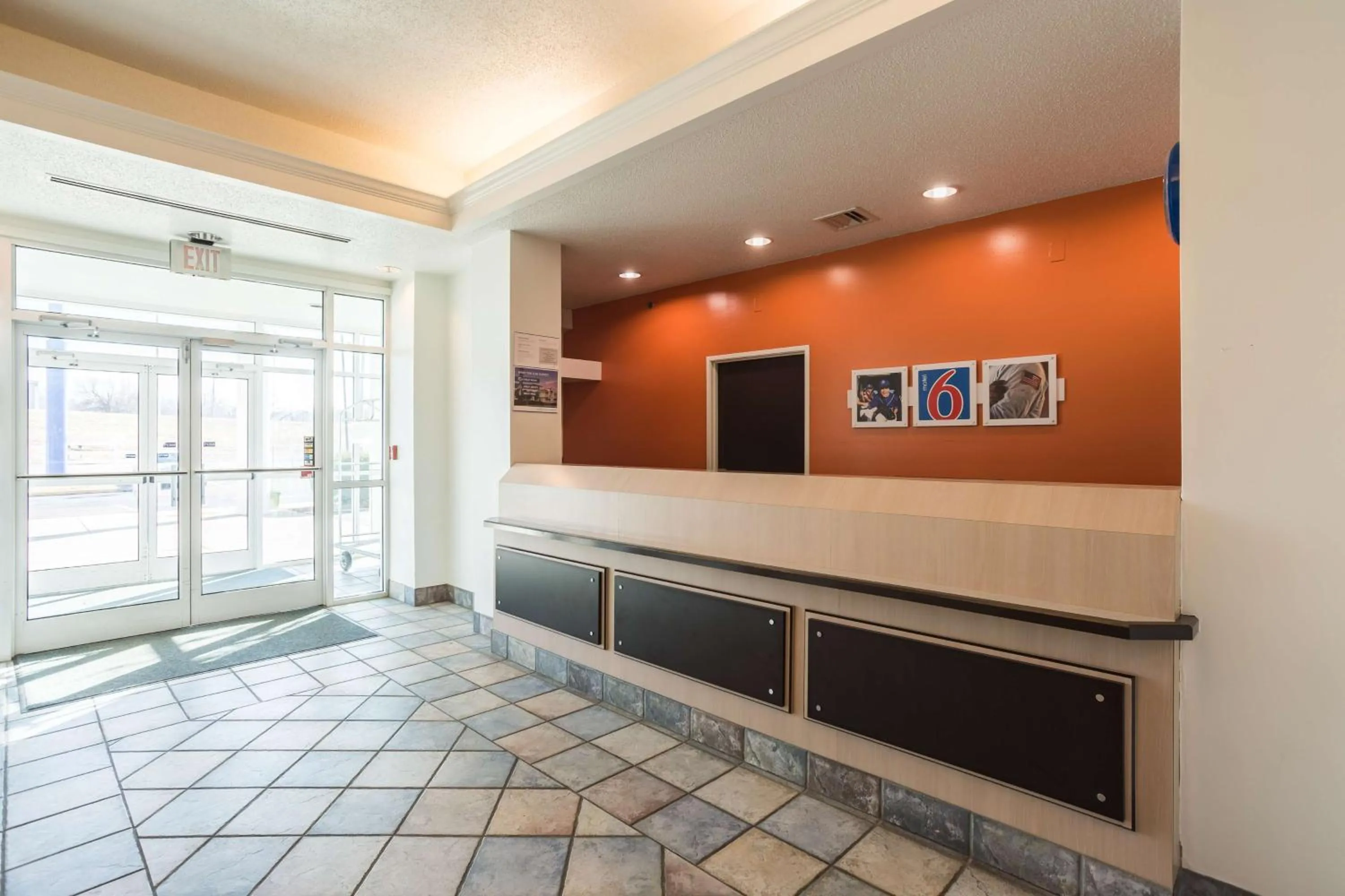 Lobby or reception in Motel 6 Dale, Indiana Near Holiday World and Splashing safari#Central Time #I64 Highway