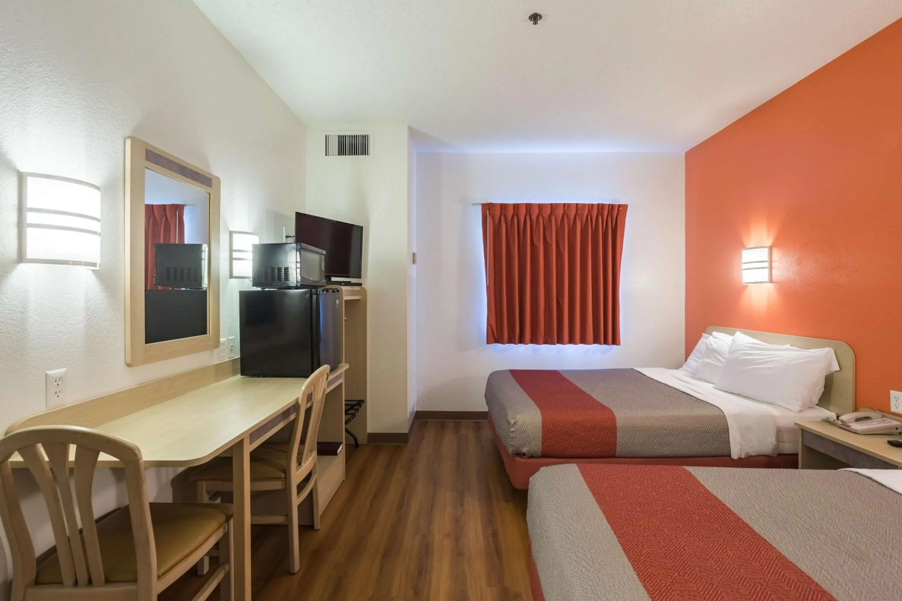 Photo of the whole room, Bed in Motel 6 Dale, Indiana Near Holiday World and Splashing safari#Central Time #I64 Highway