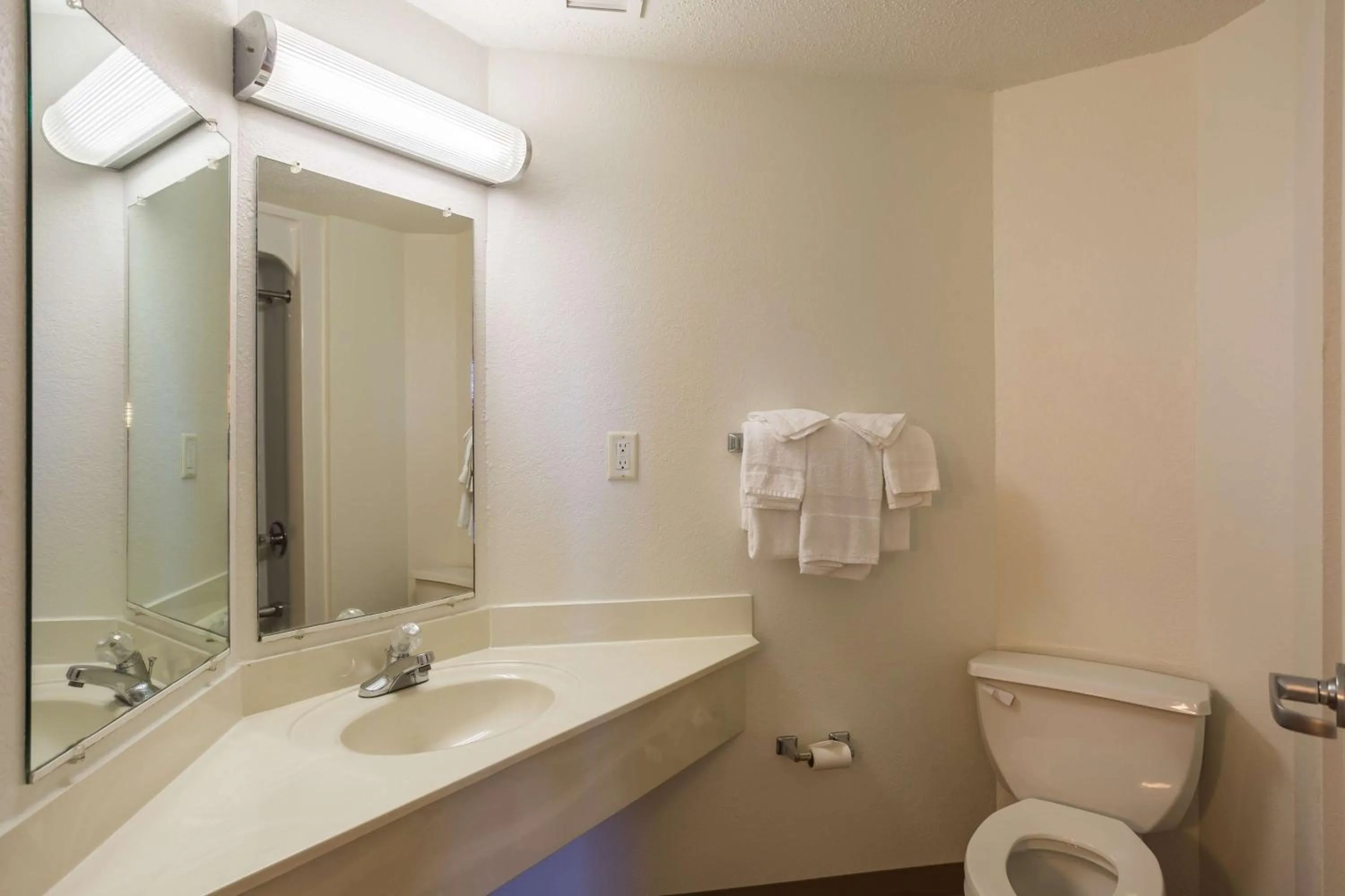 Bathroom in Motel 6 Dale, Indiana Near Holiday World and Splashing safari#Central Time #I64 Highway