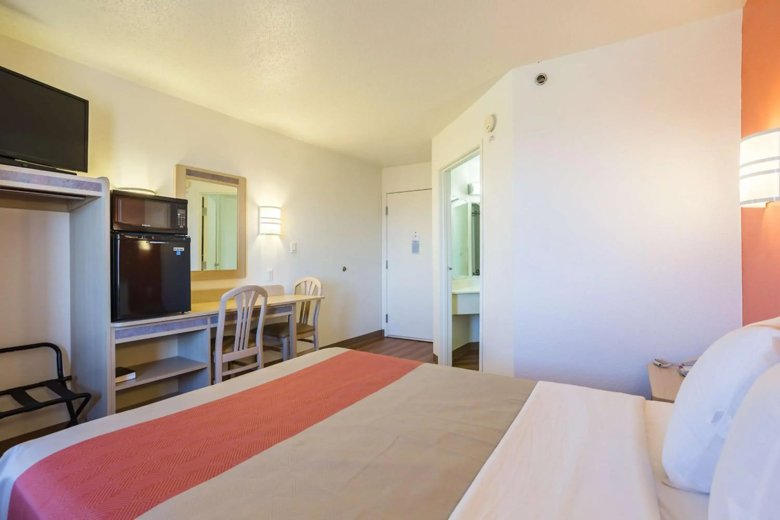 Deluxe Queen Suite - single occupancy - Non-Smoking in Motel 6 Dale, Indiana Near Holiday World and Splashing safari#Central Time #I64 Highway Deluxe Queen Suite - single occupancy - Non-Smoking in Motel 6 Dale, Indiana Near Holiday World and Splashing safari#Central Time #I64 Highway