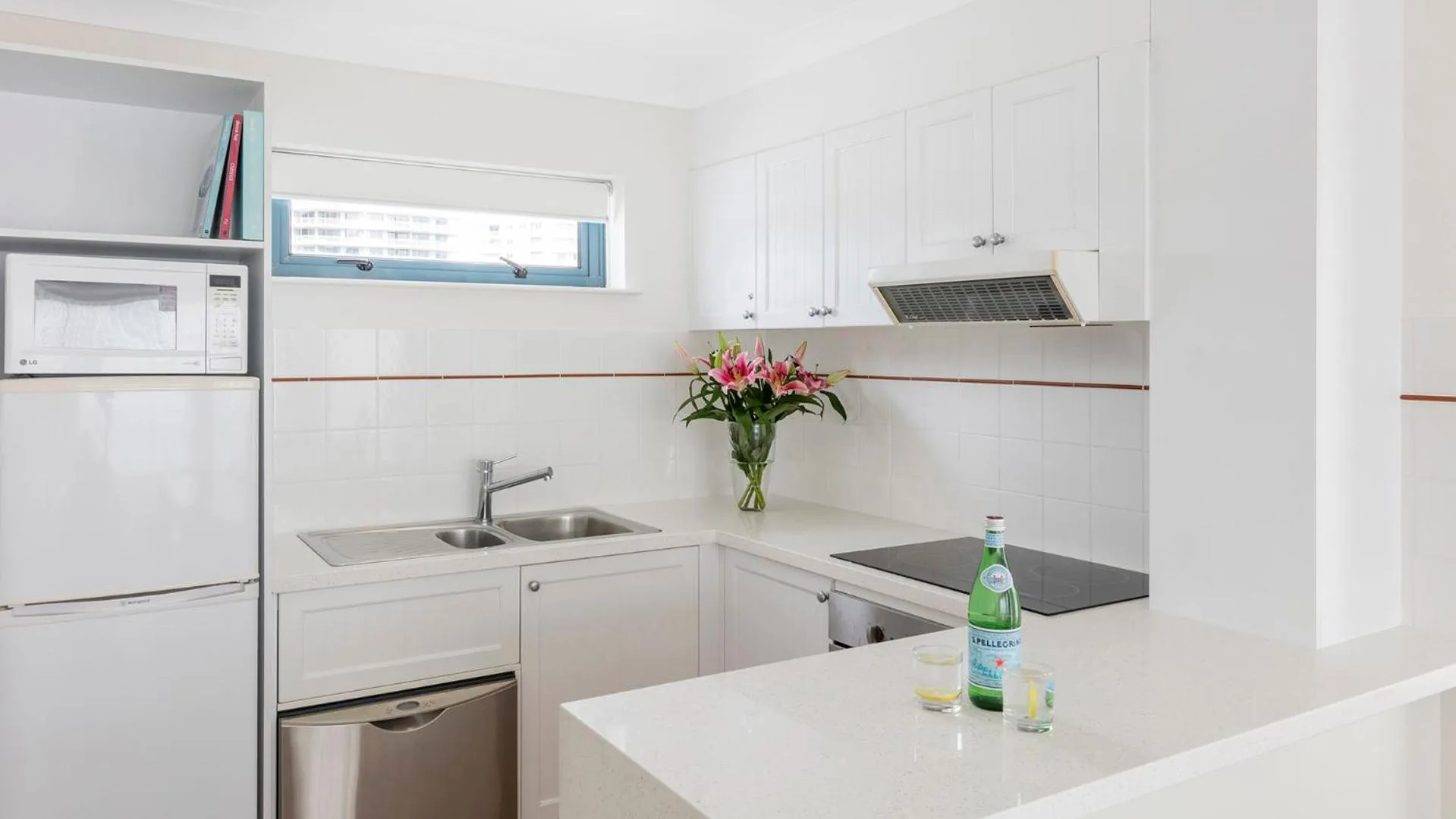 Kitchen or kitchenette in Oaks Gold Coast Calypso Plaza Suites