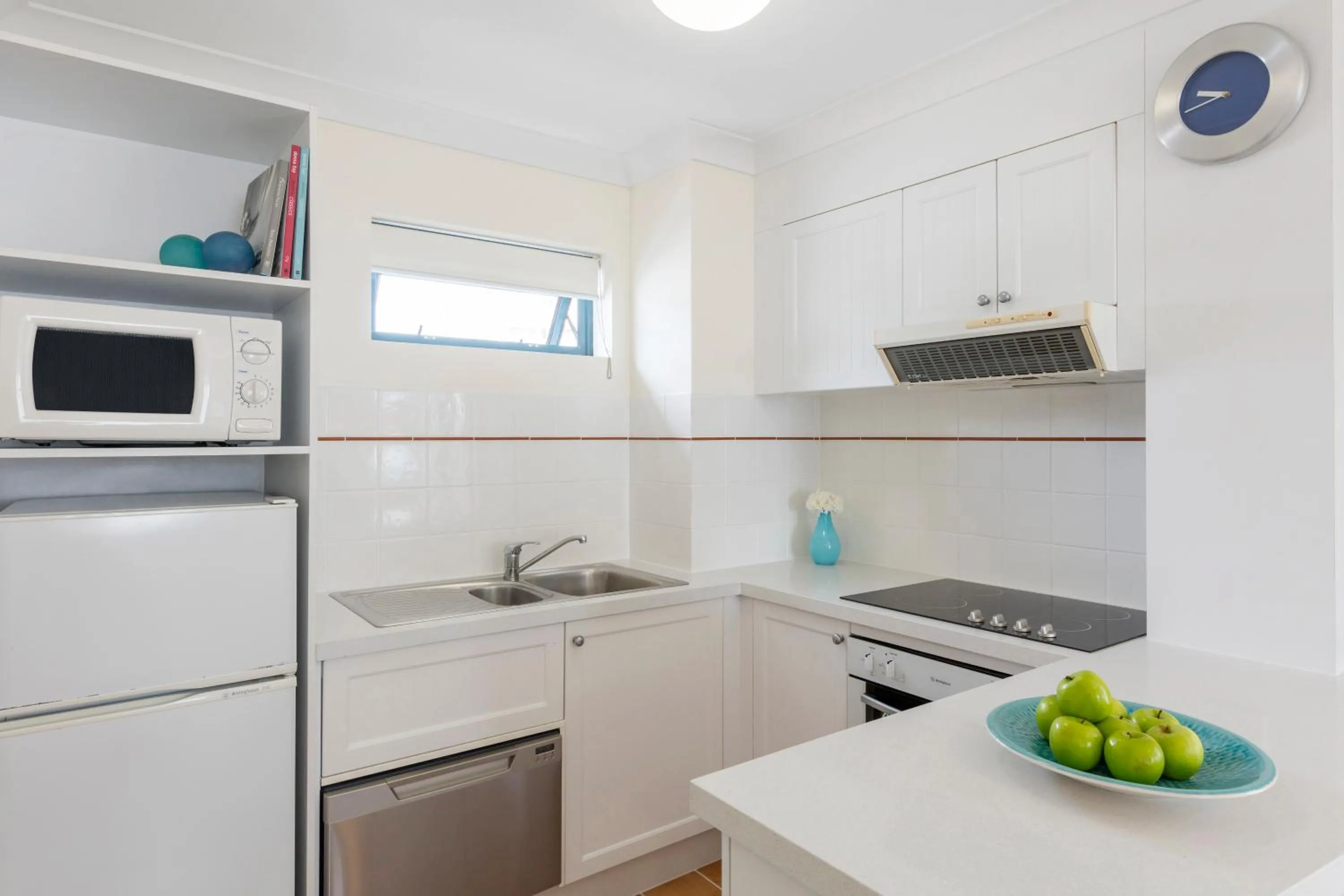Kitchen or kitchenette in Oaks Gold Coast Calypso Plaza Suites
