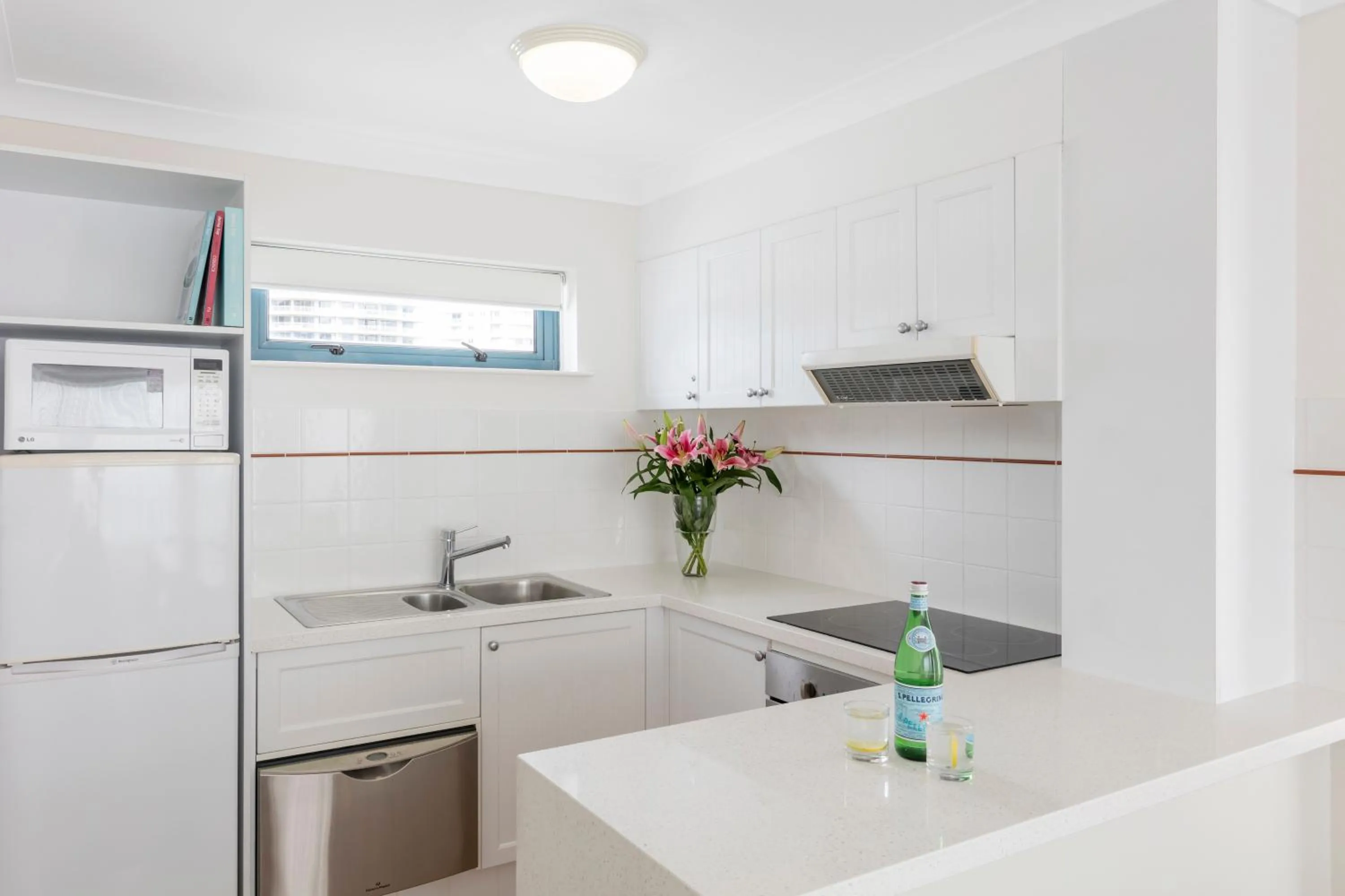 Kitchen or kitchenette in Oaks Gold Coast Calypso Plaza Suites