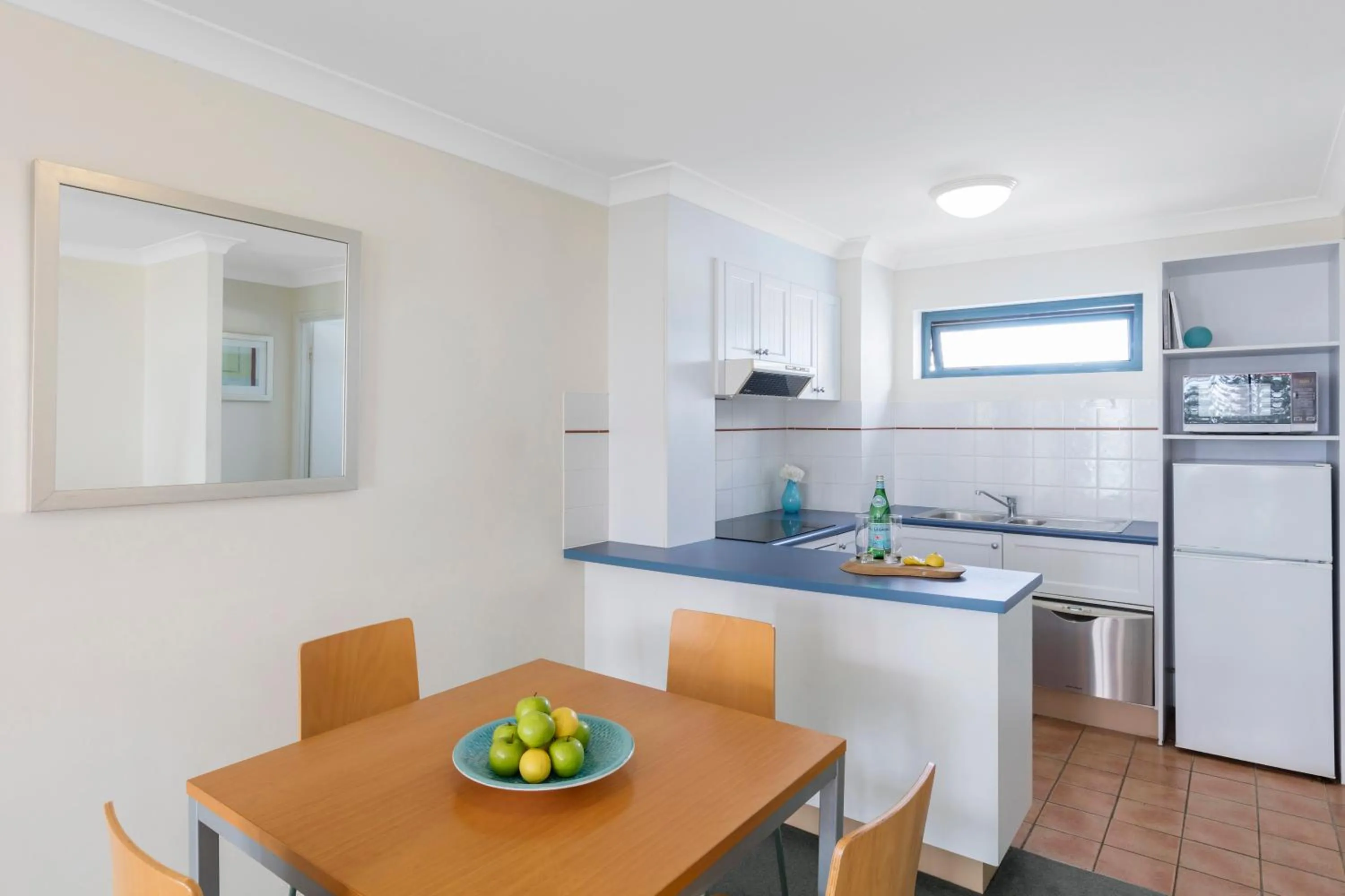 Dining area in Oaks Gold Coast Calypso Plaza Suites